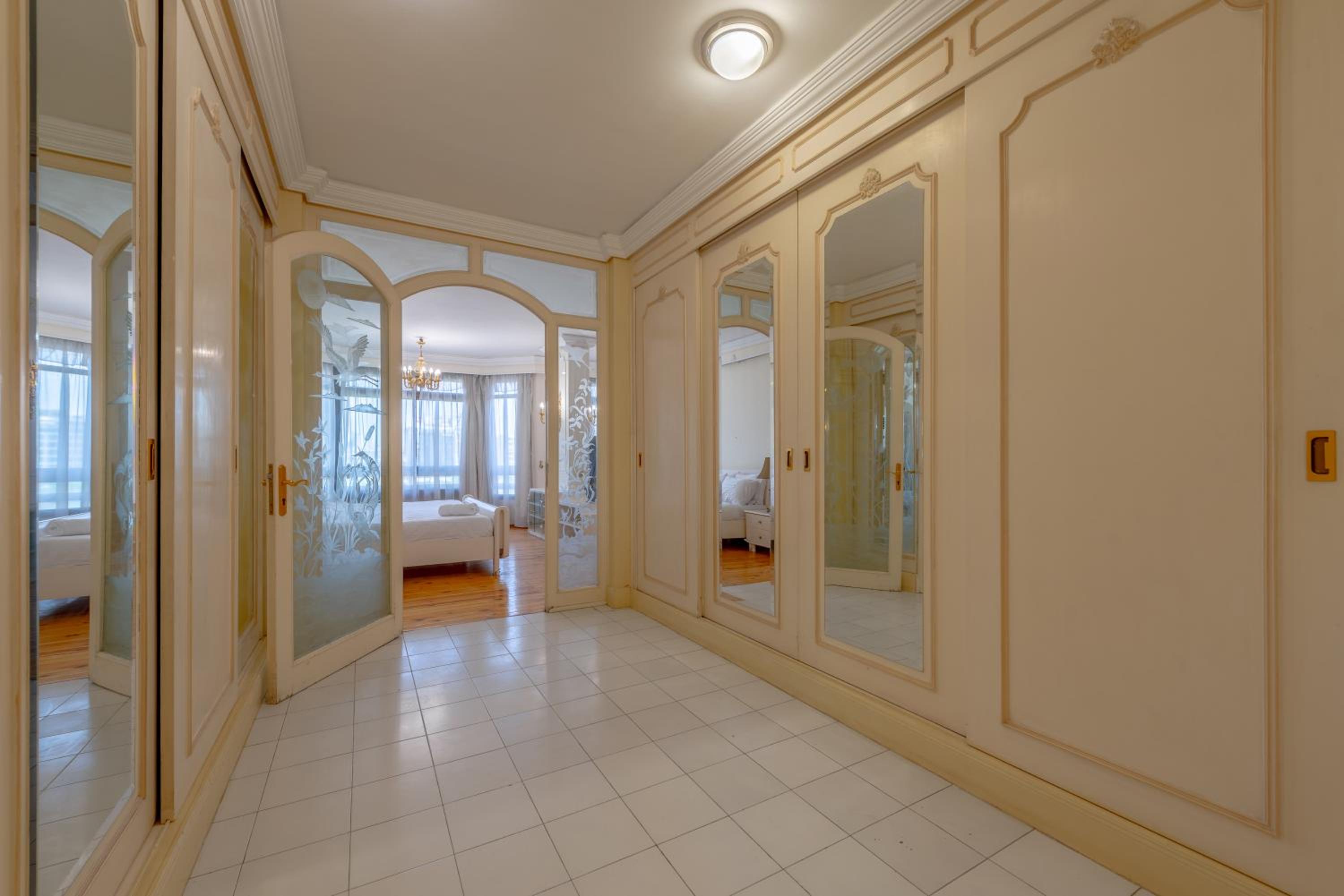 Royal 3 bedrooms apartment