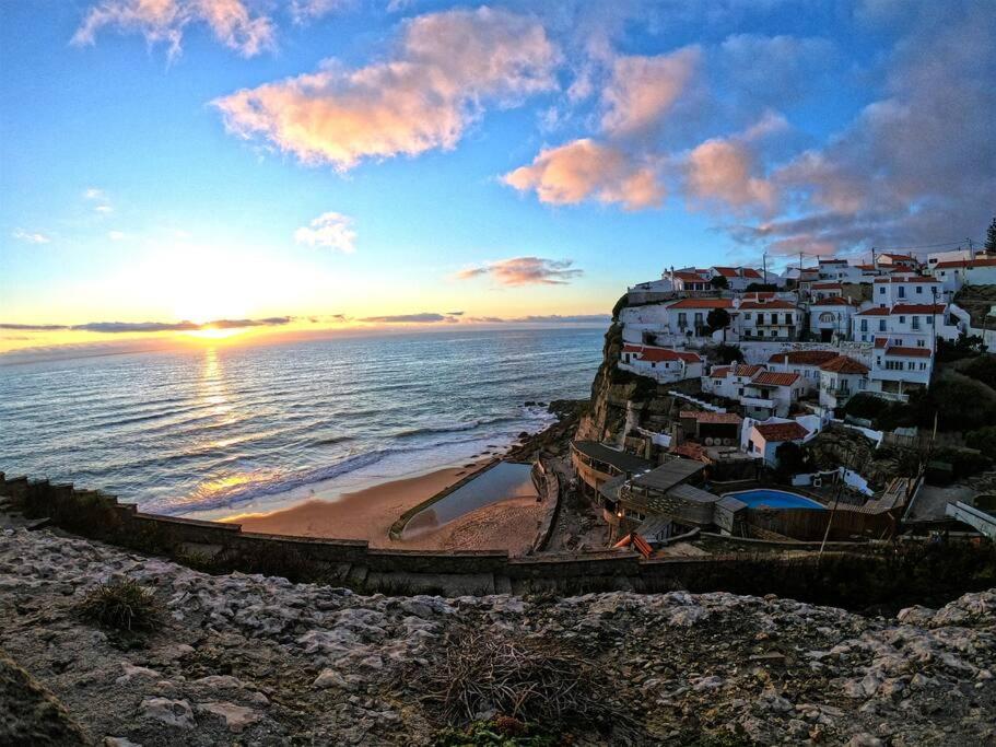 Rustic House on the Beach - Azenhas do Mar view 3