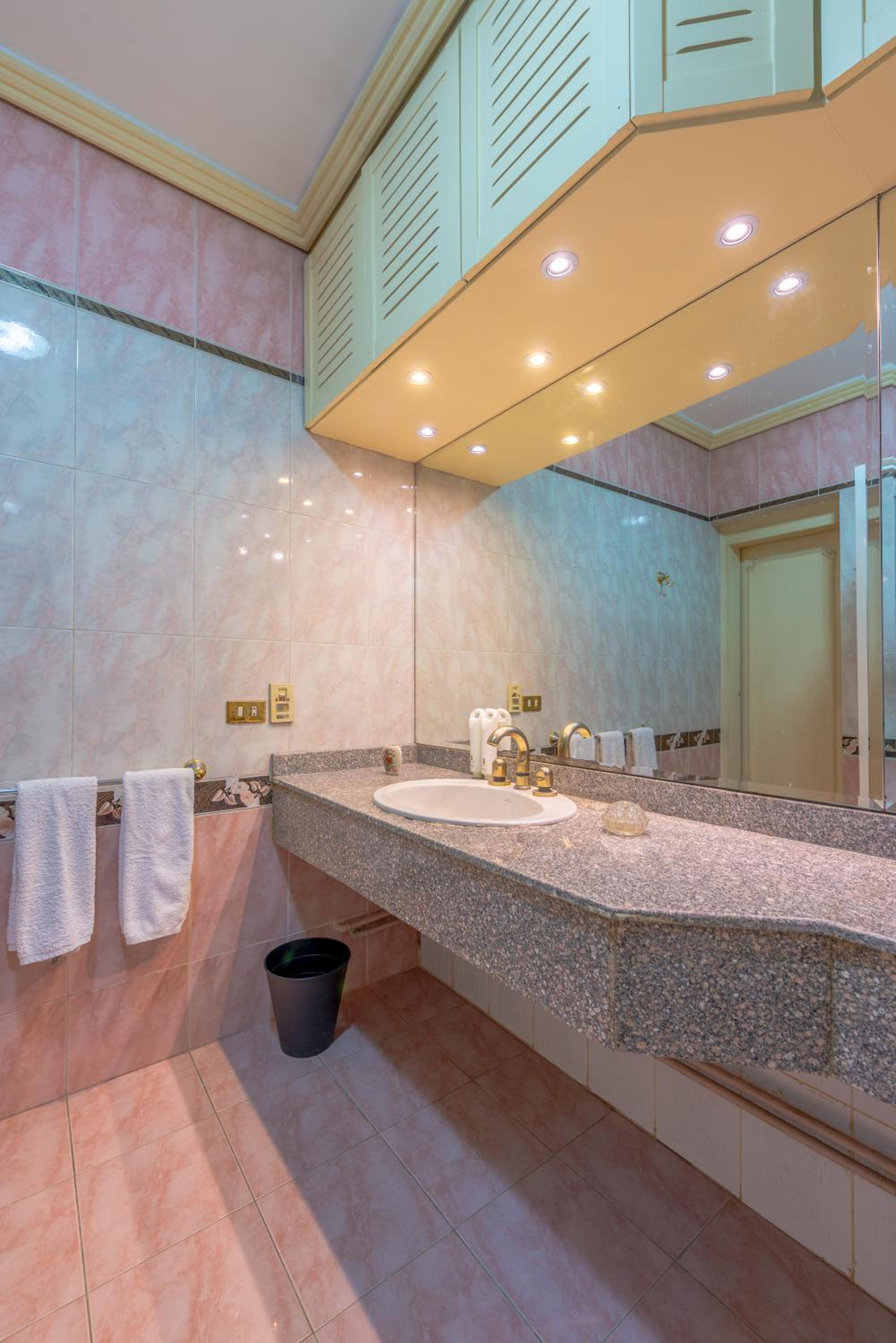 Royal 3 bedrooms apartment