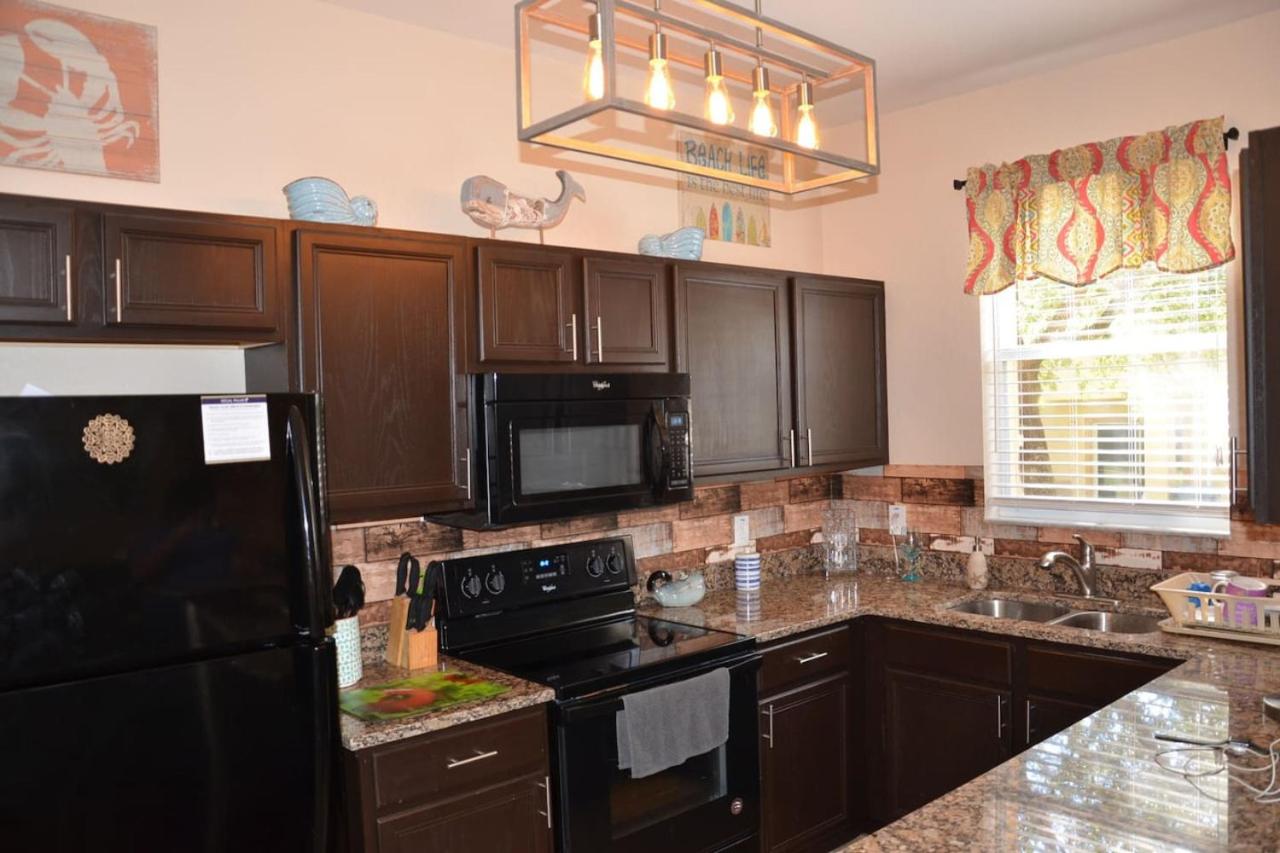 Premium 3 Bed 3 Bath Townhome view 5