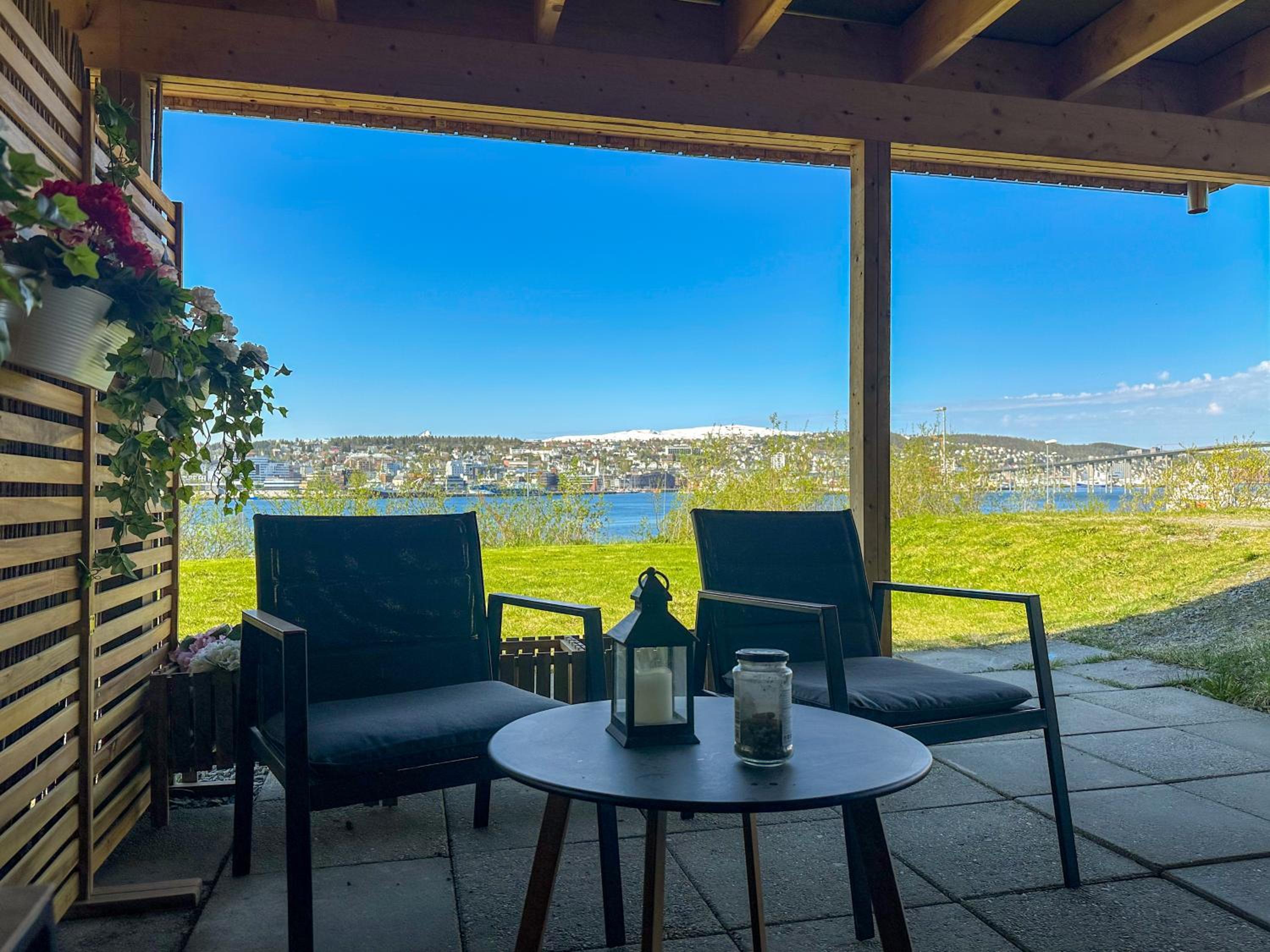 Panorama View - FREE Parking - PERFECT For Couples view 2