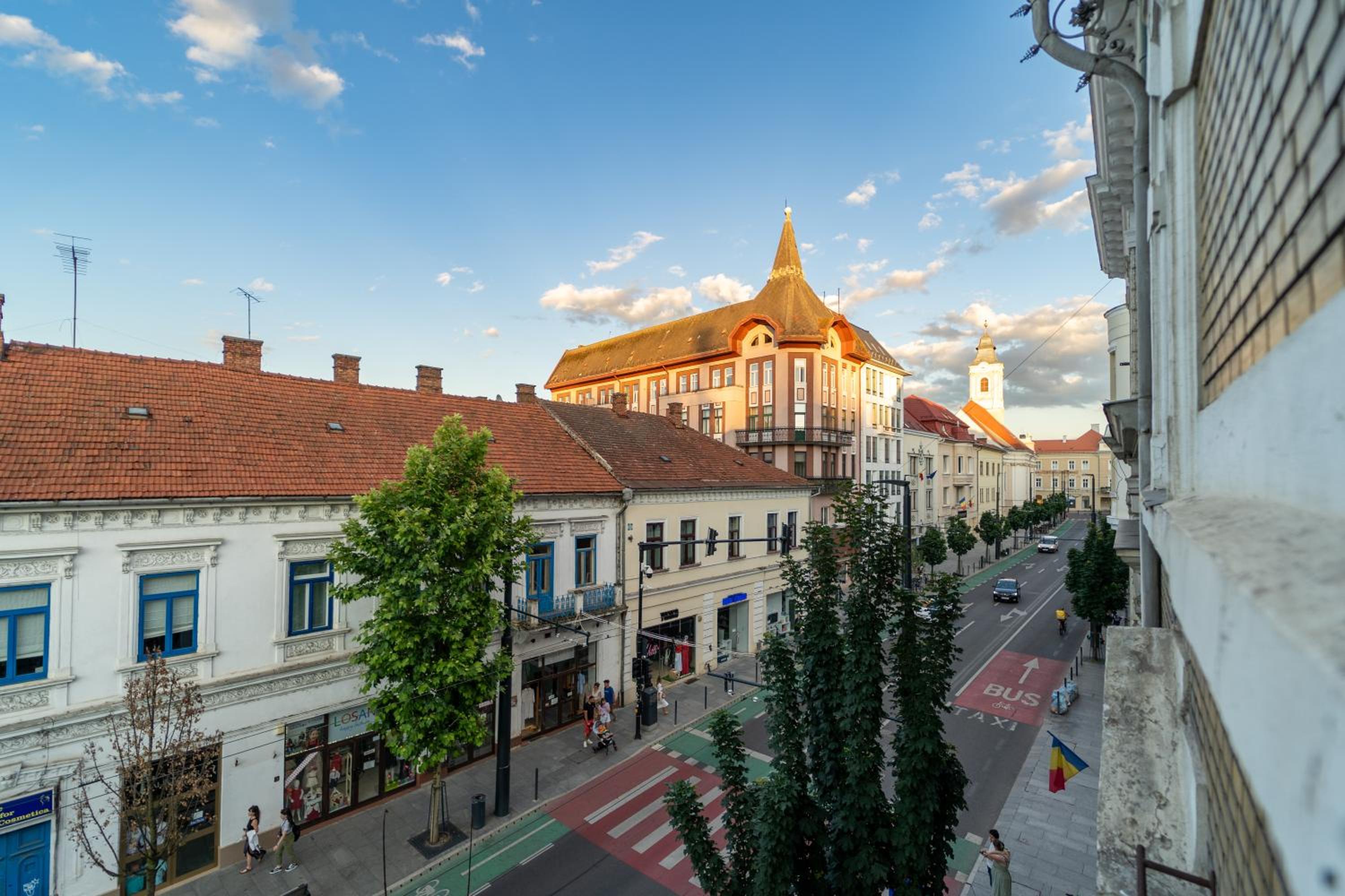 Noble 5 star House in Unirii plaza view 2