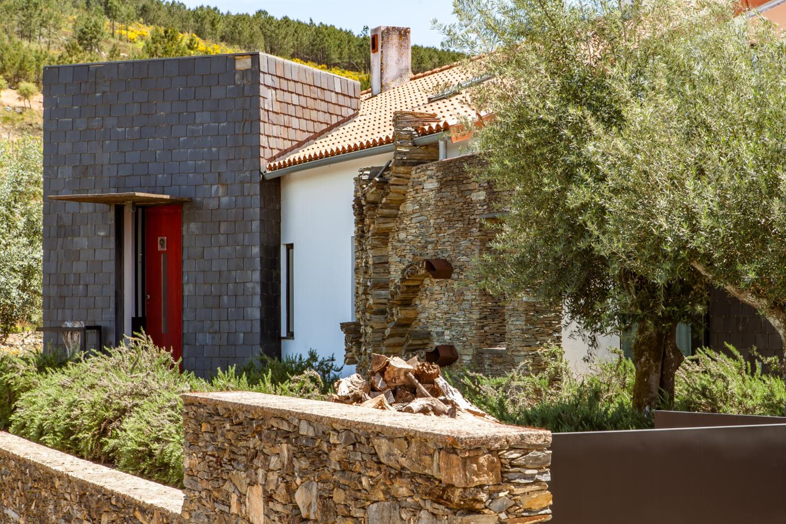 Casas da Fontanheira view 4