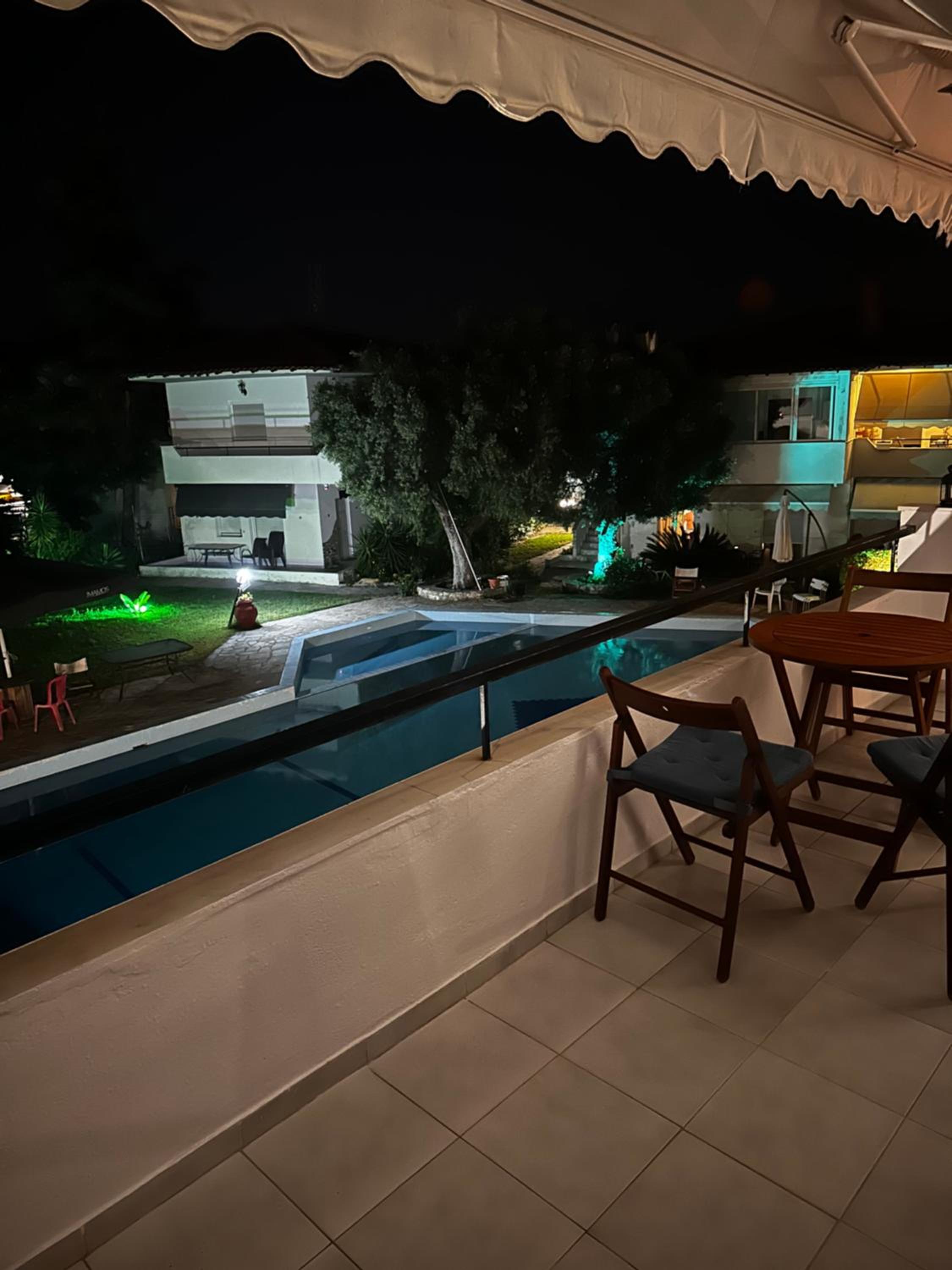 Palm trees apartment