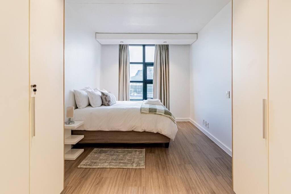 1 bed flat with Mountain view view 3