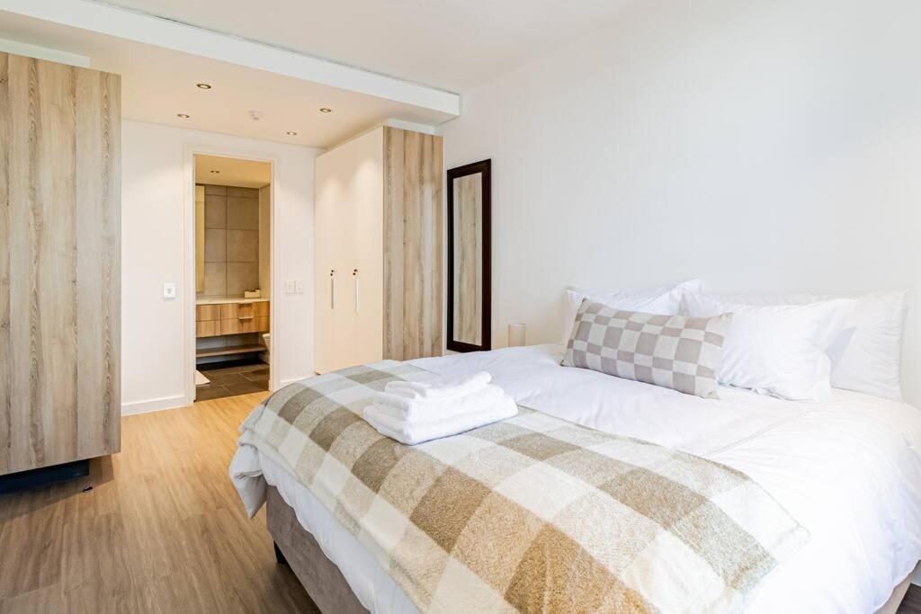 1 bed flat with Mountain view view 2