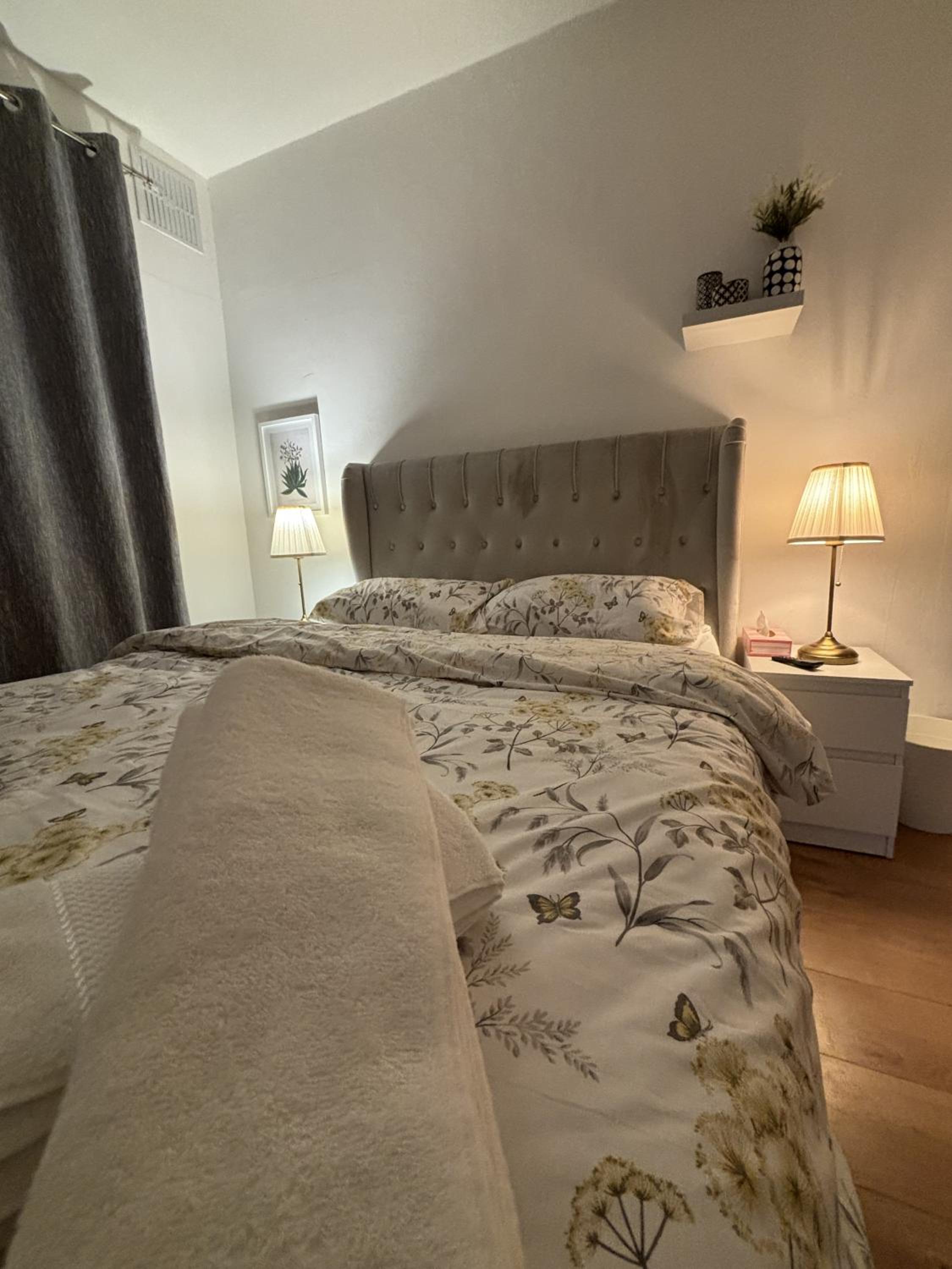 Charming and Cosy London Home, Garden, Parking & Family Fun view 2