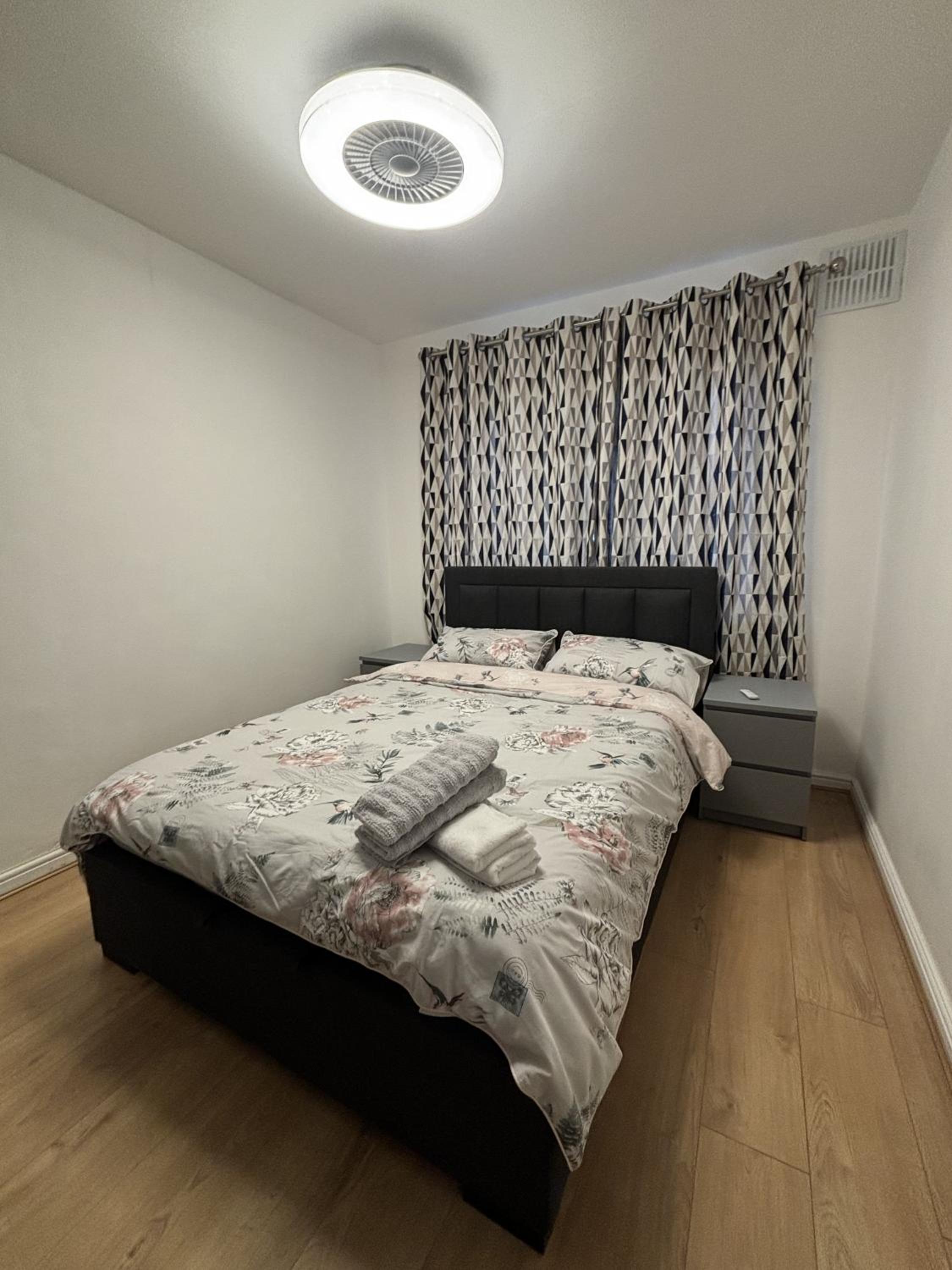 Charming and Cosy London Home, Garden, Parking & Family Fun view 5