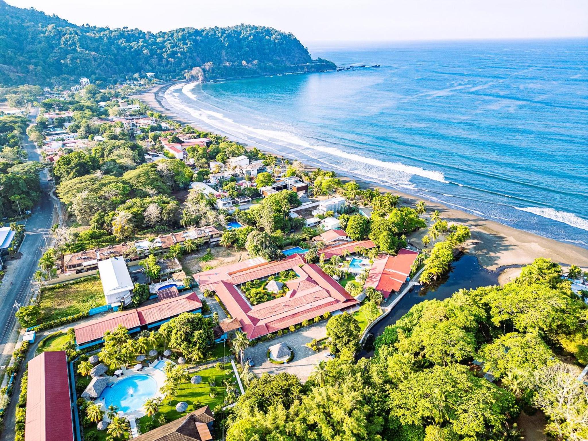 Hotel Beach Break Resort & CR Surf Camp - Image 1