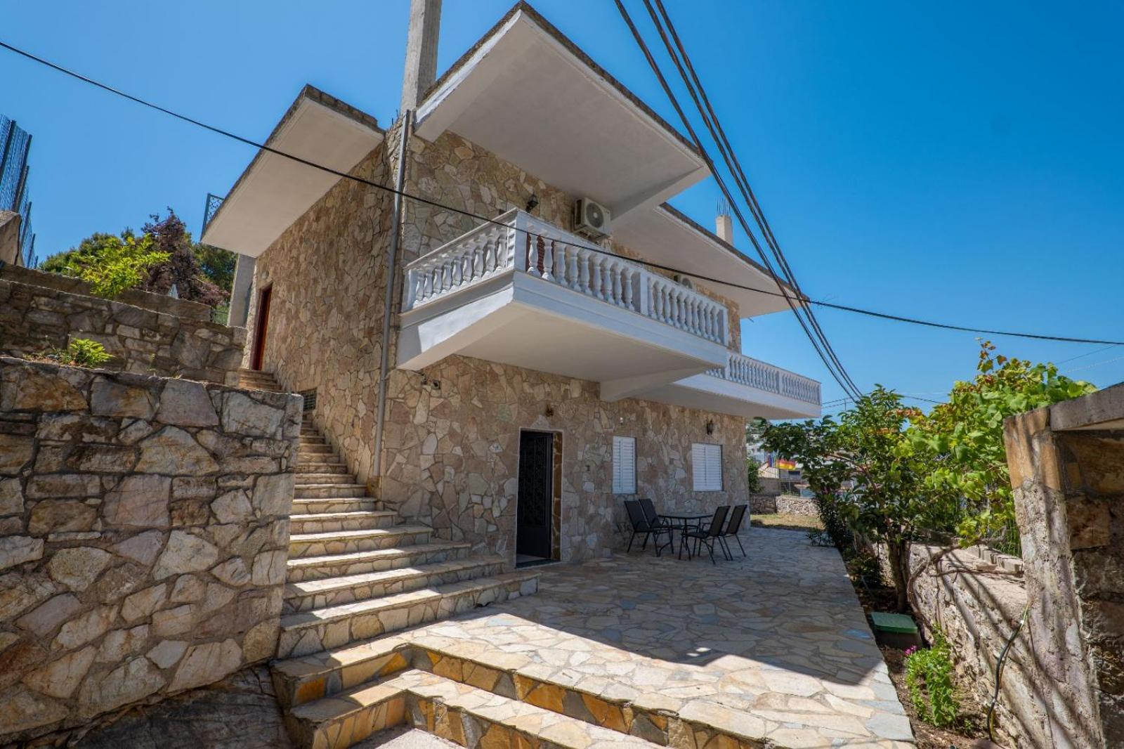 Villa Asllani ap2