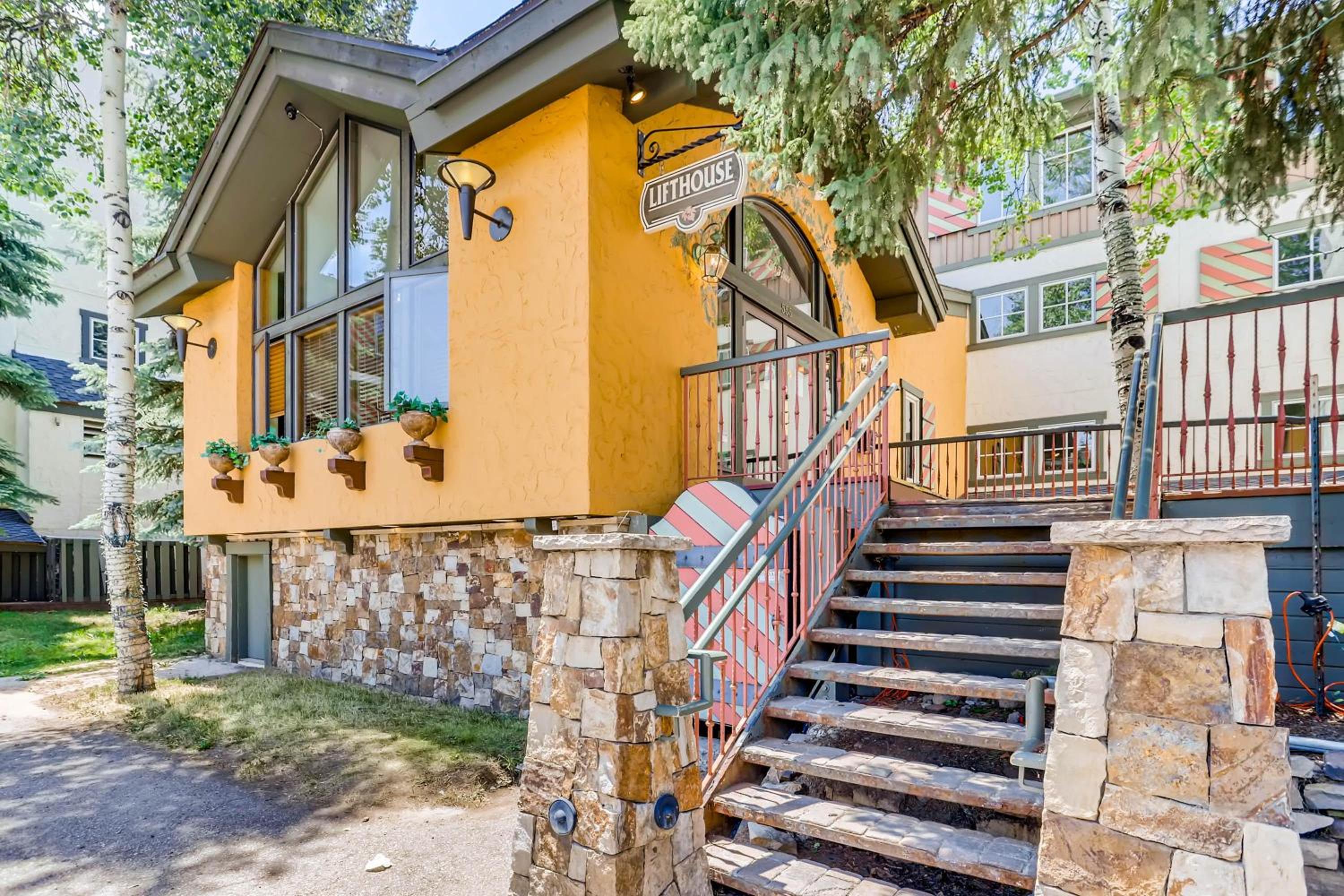 Lift House Lodge, Close to Gondola, Premium Studio Condo