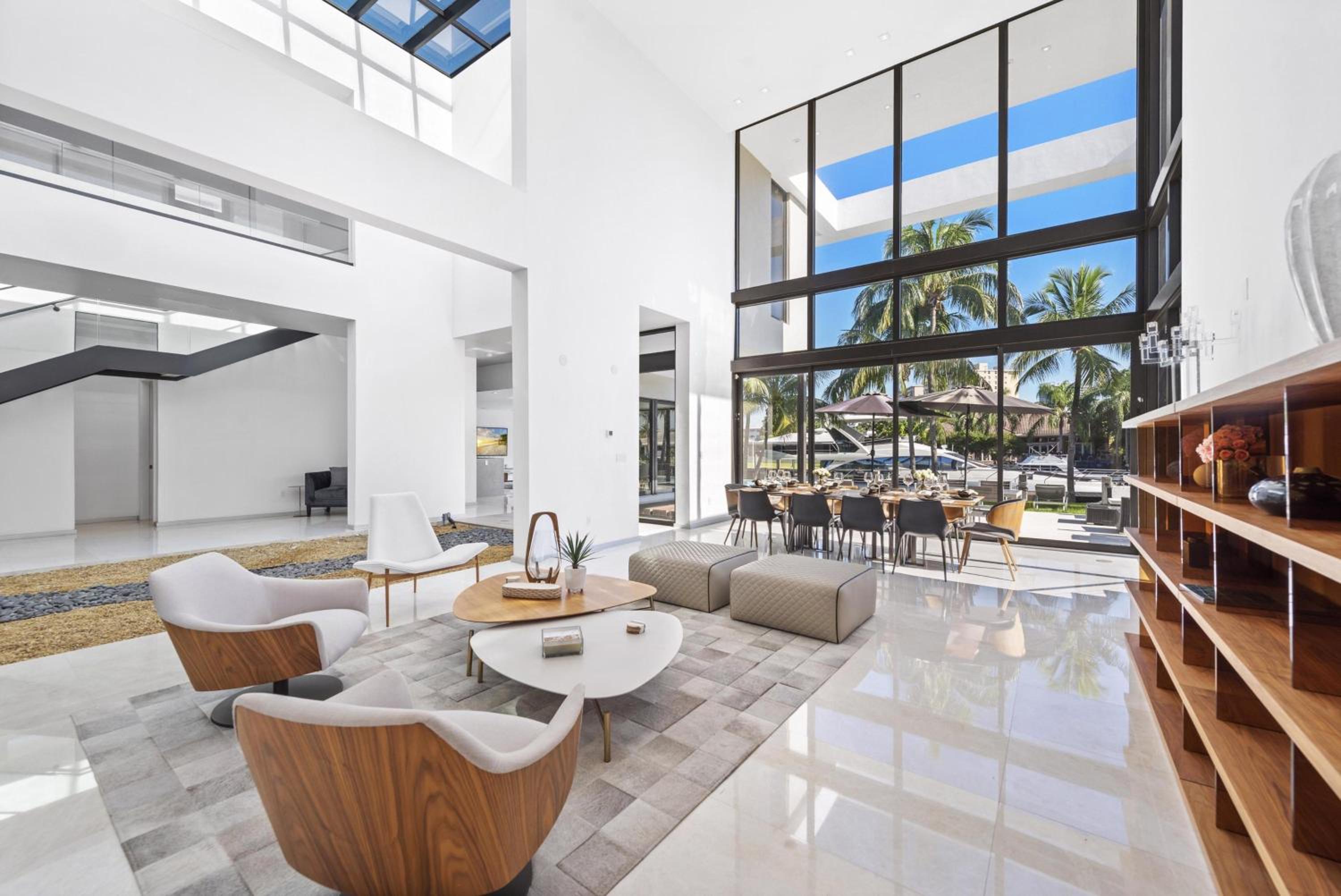 Villa Okasa Modern Marvel with Pool Jacuzzi Pool Table BBQ