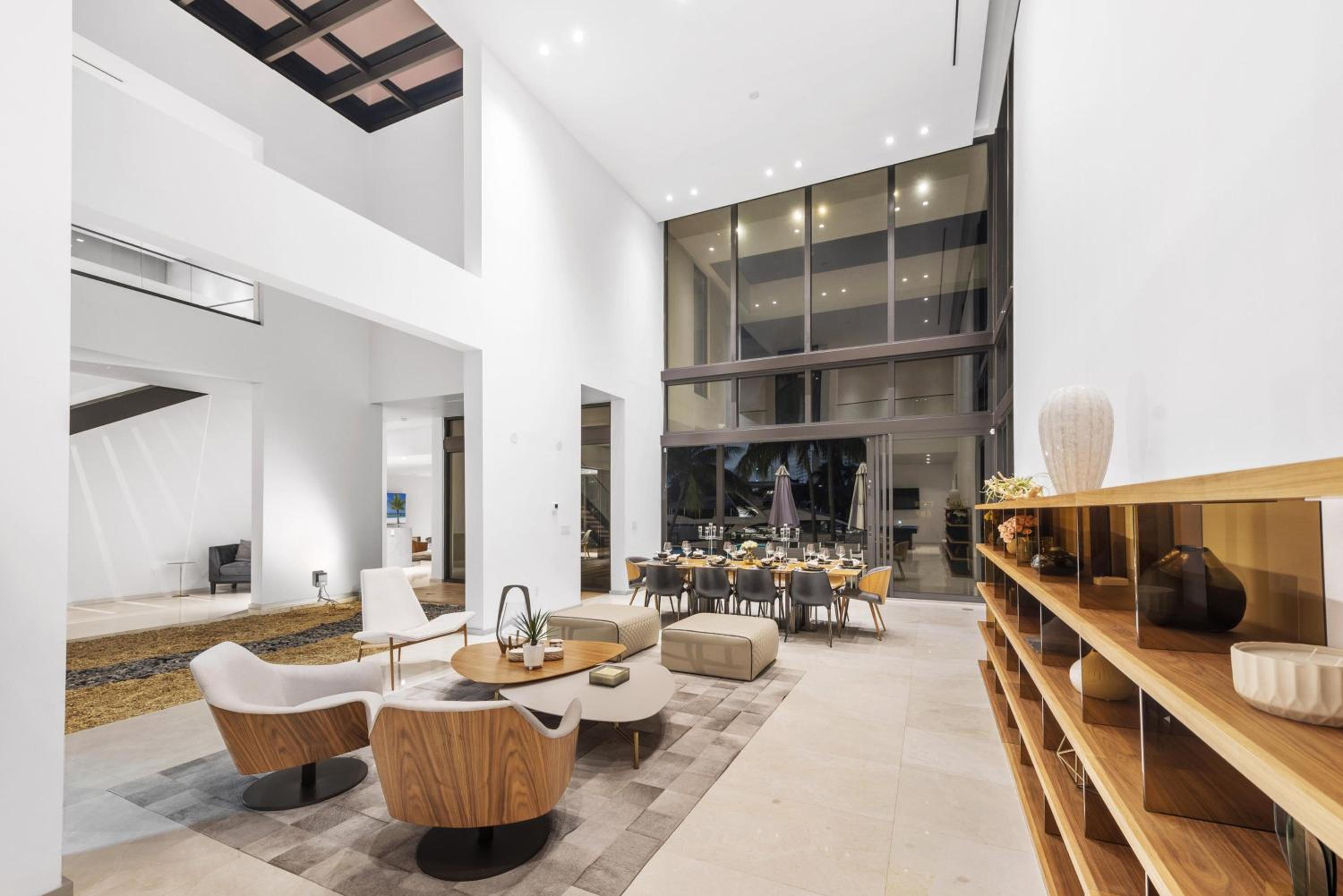 Villa Okasa Modern Marvel with Pool Jacuzzi Pool Table BBQ