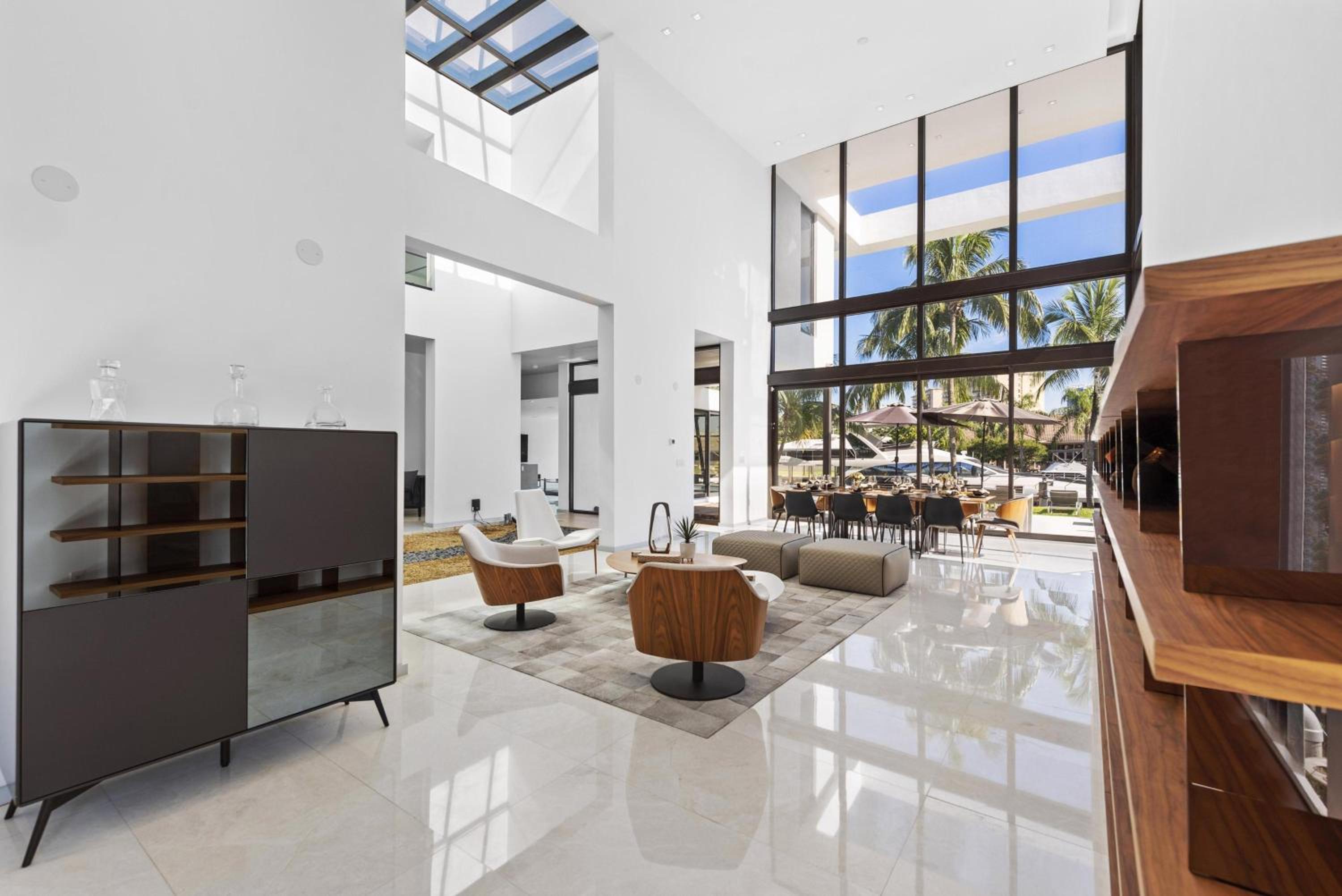 Villa Okasa Modern Marvel with Pool Jacuzzi Pool Table BBQ