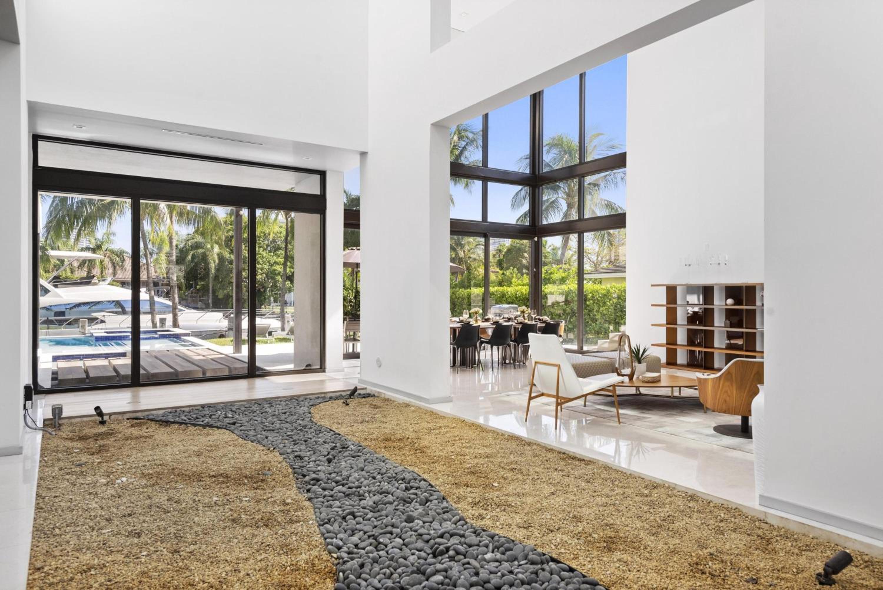 Villa Okasa Modern Marvel with Pool Jacuzzi Pool Table BBQ