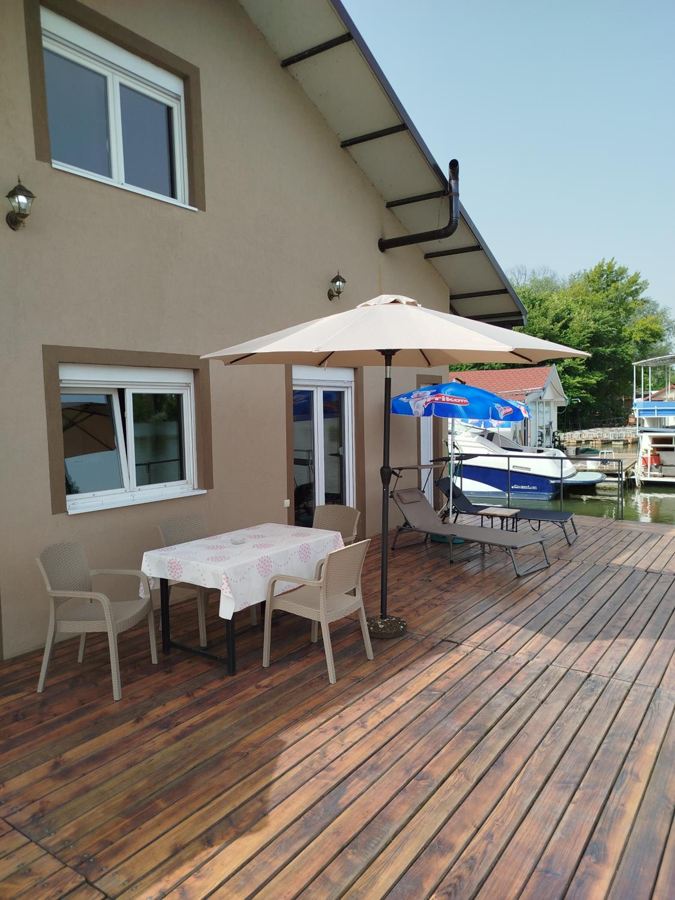 Splav na dan AXA view 3