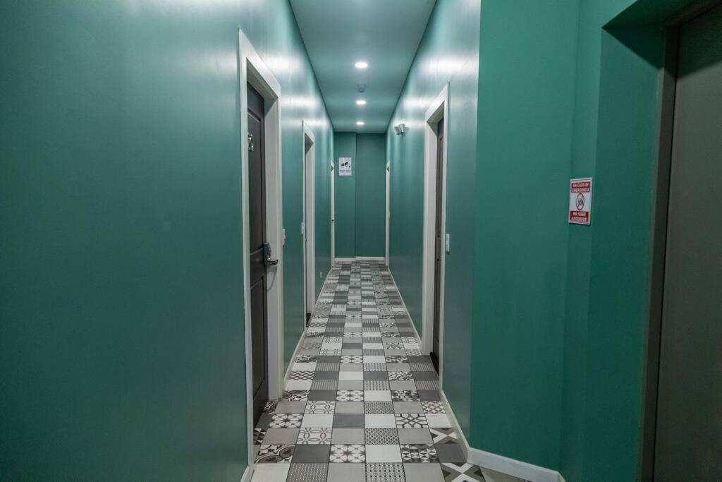 Mumbai Modern Studio