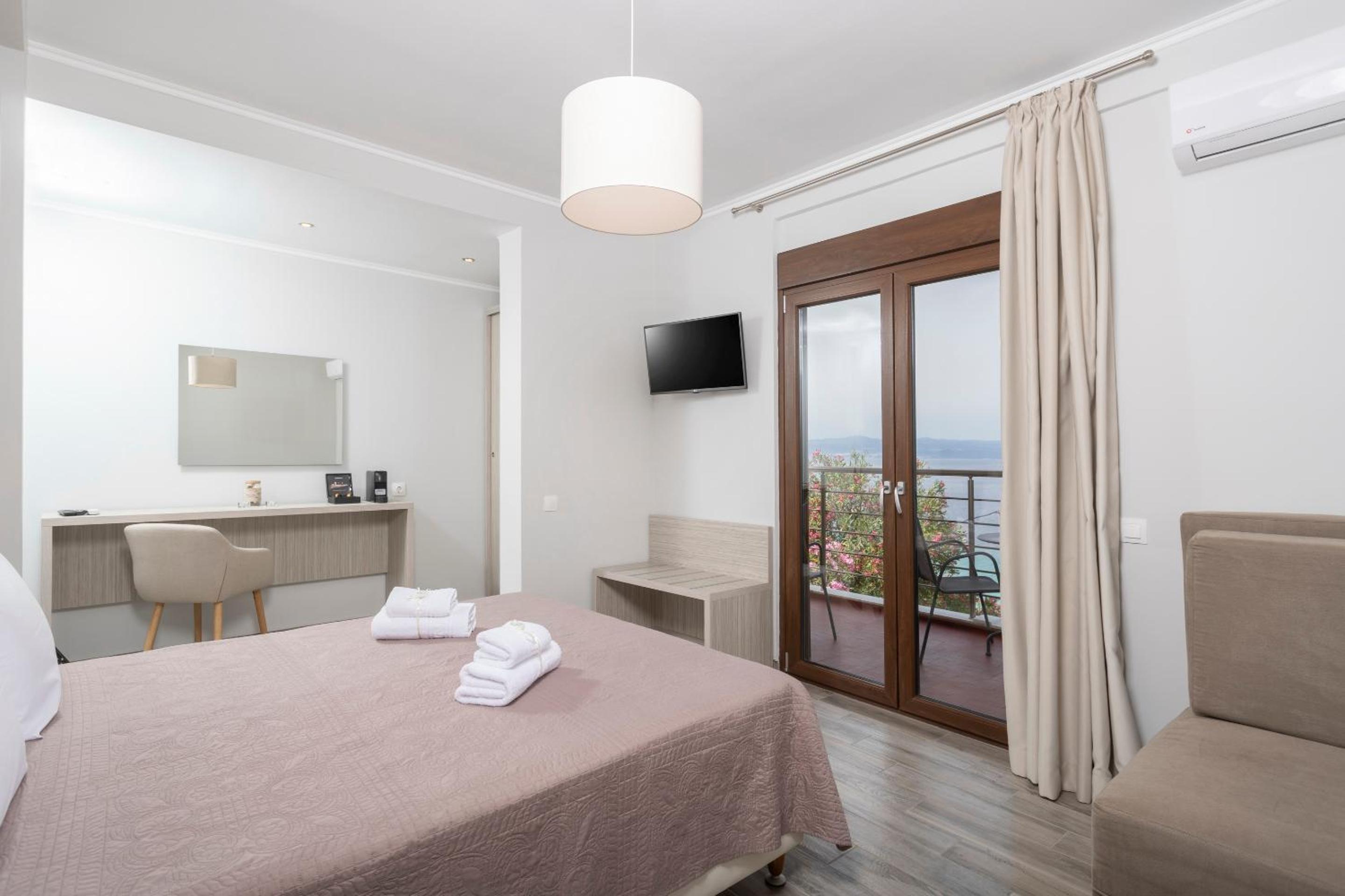Sea View Apollo Apartments & Studios in Afytos