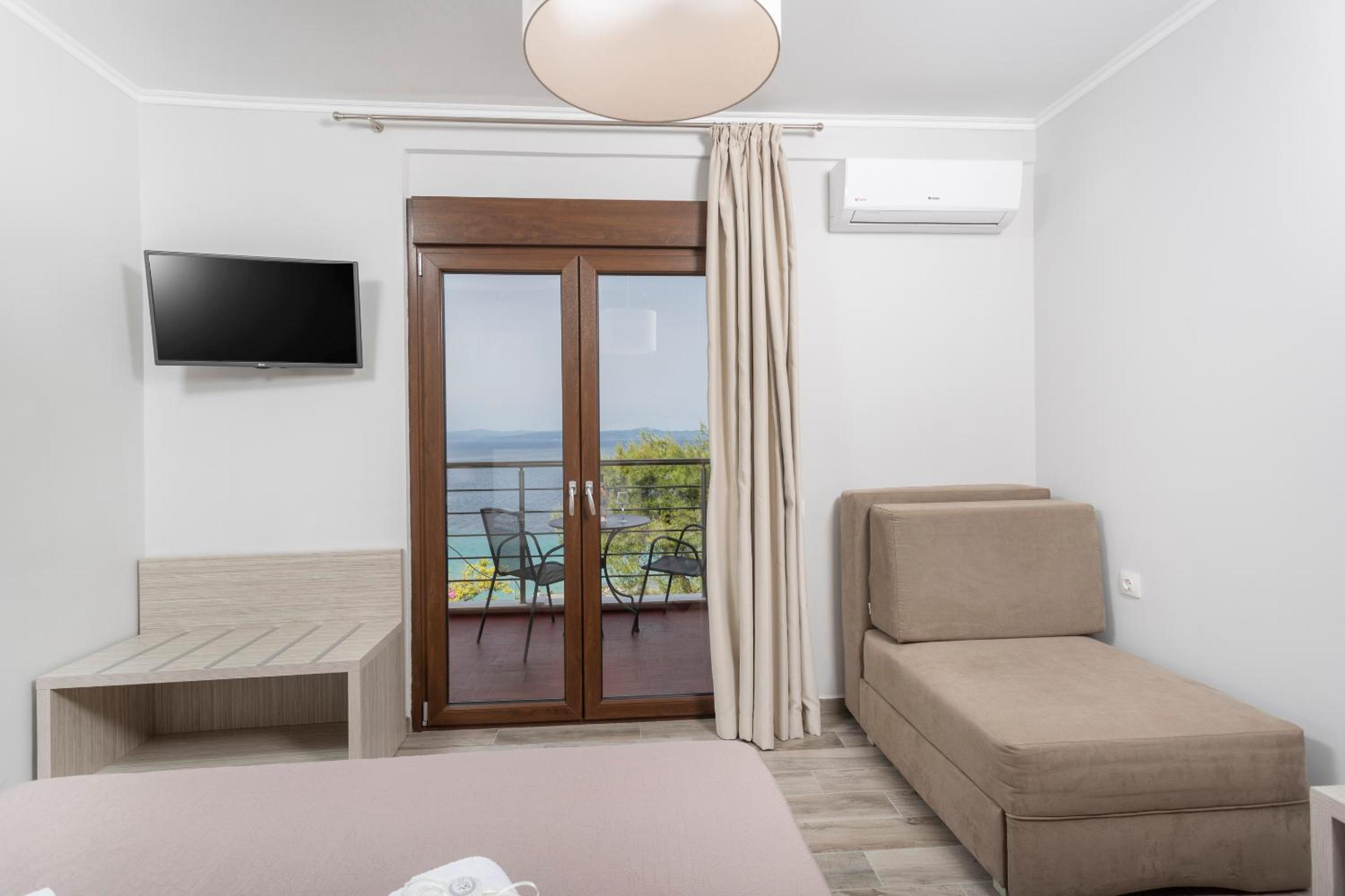 Sea View Apollo Apartments & Studios in Afytos