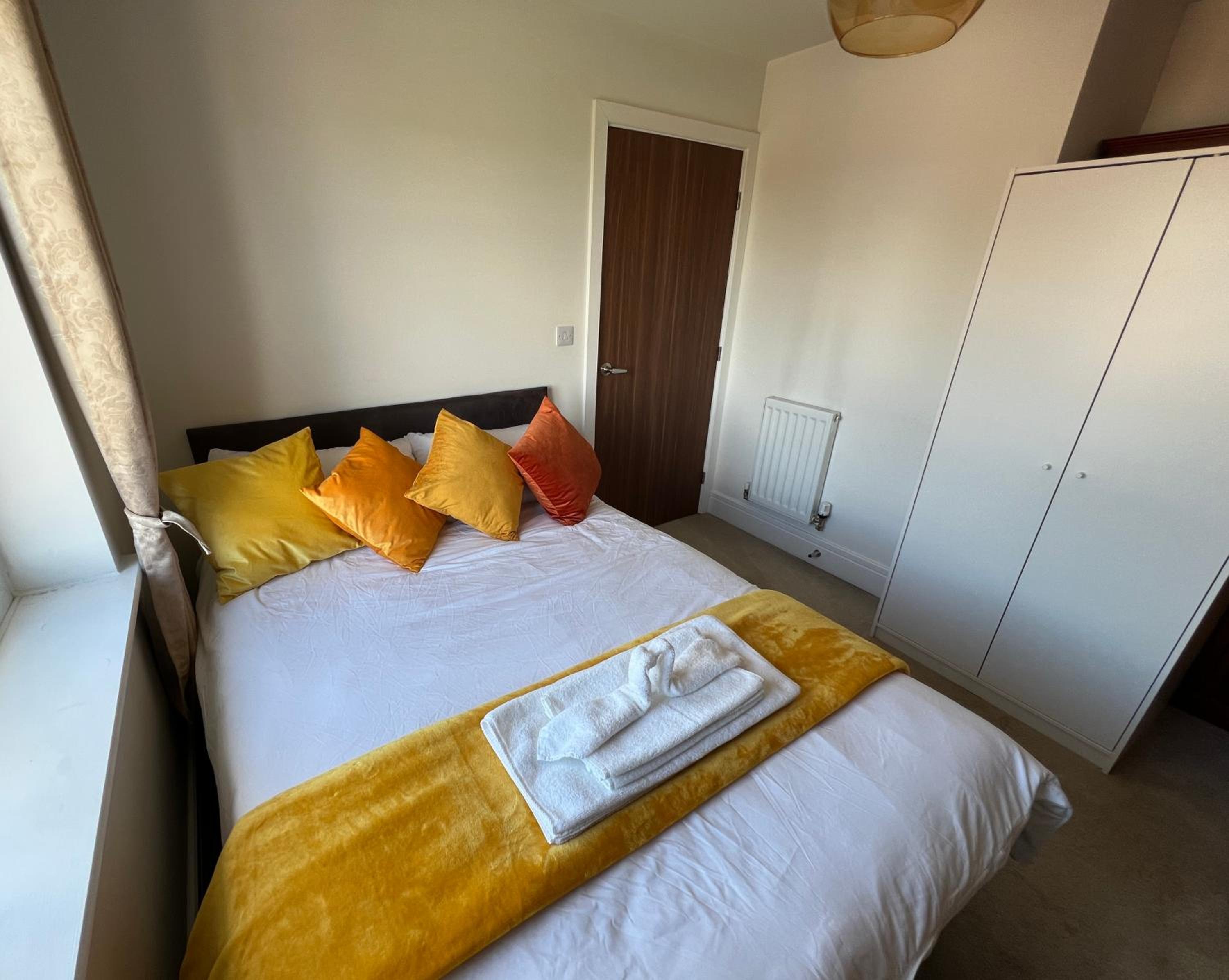 Double size bed Free WiFi Free Parking view 2