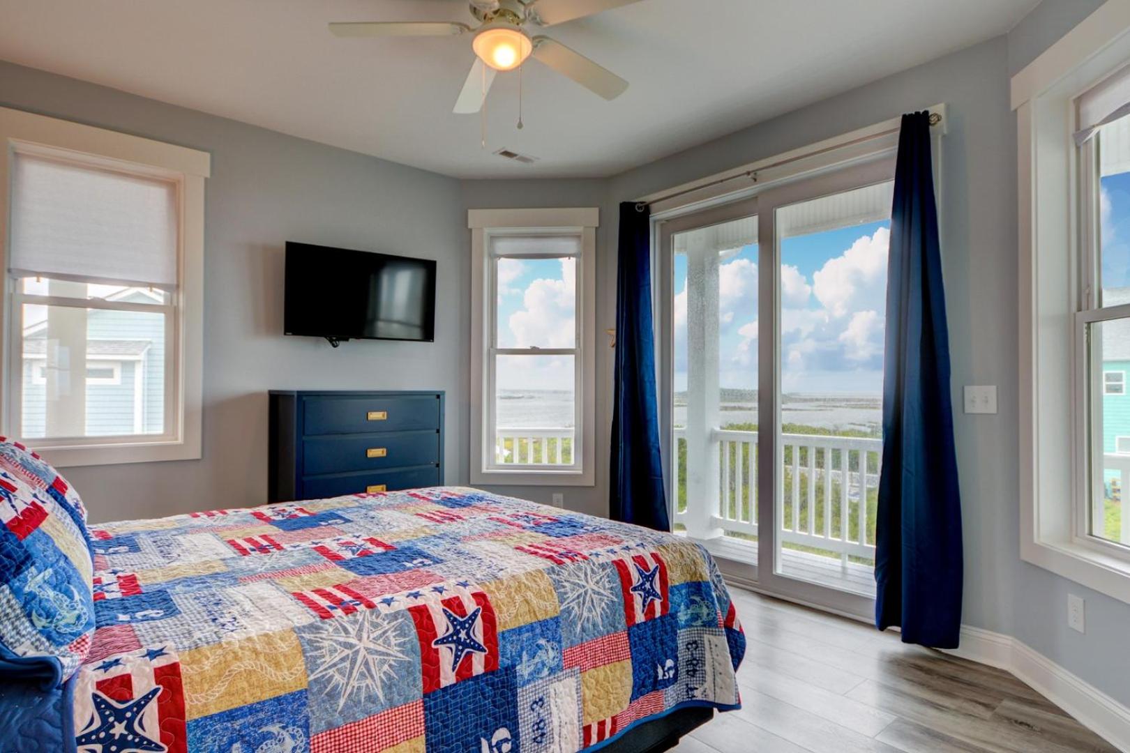 Nautical Pointe