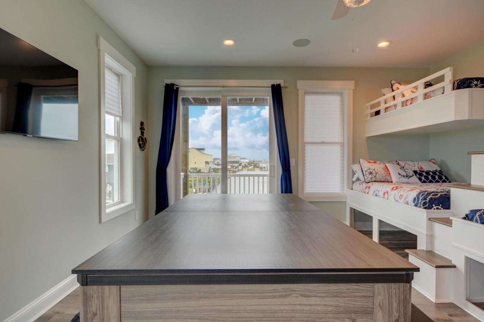 Nautical Pointe