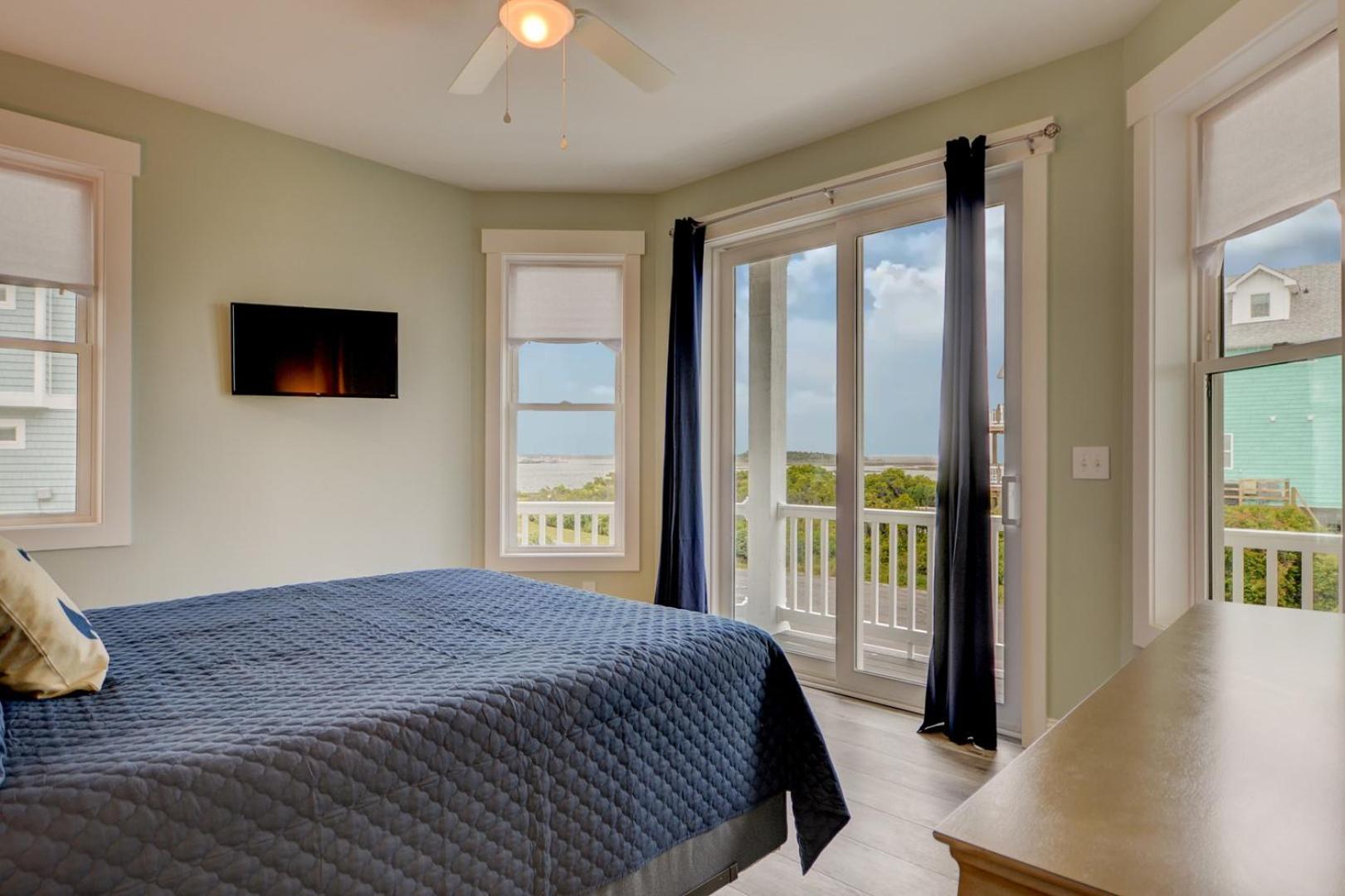 Nautical Pointe