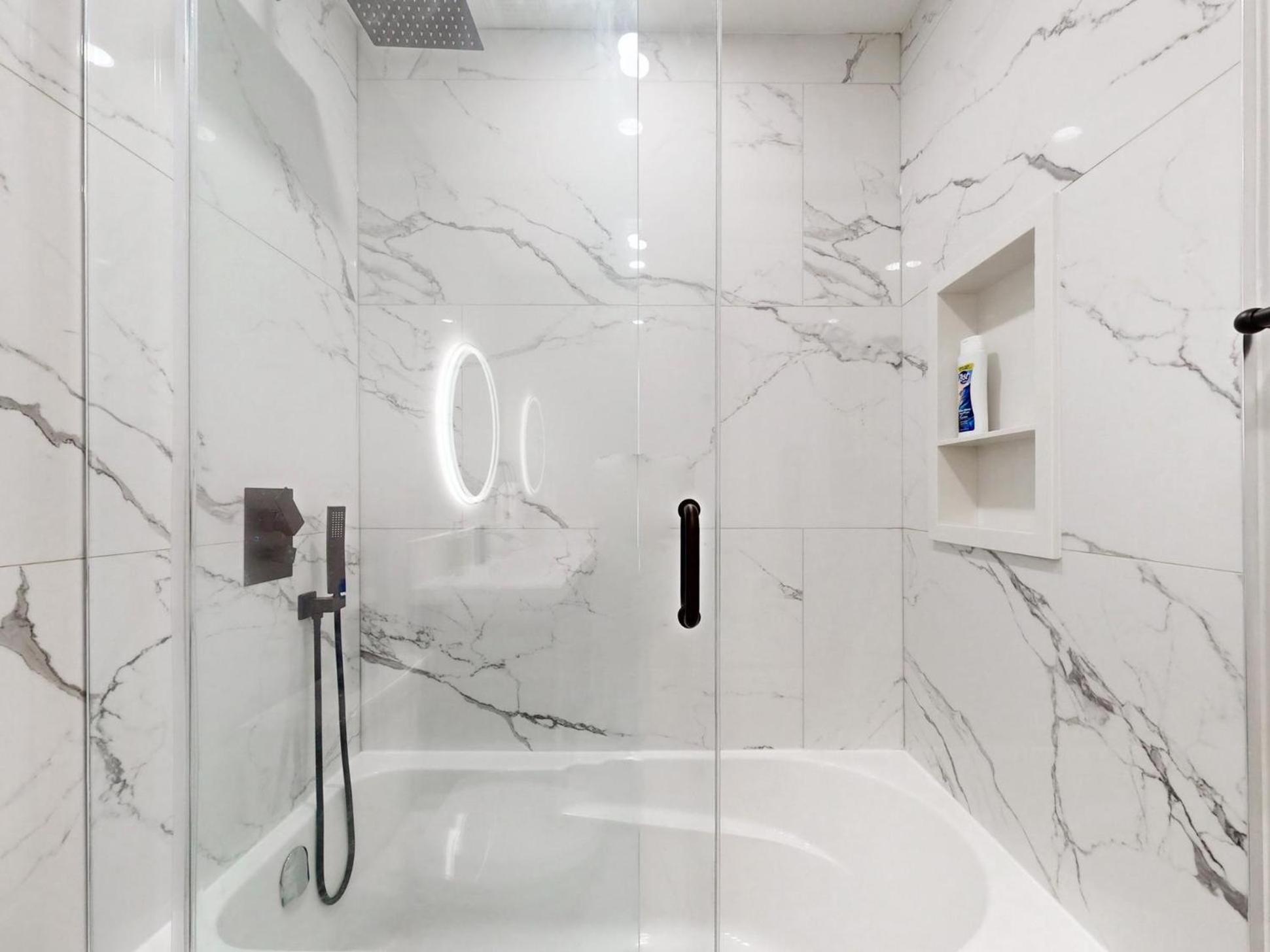 Custom & Luxurious Residence