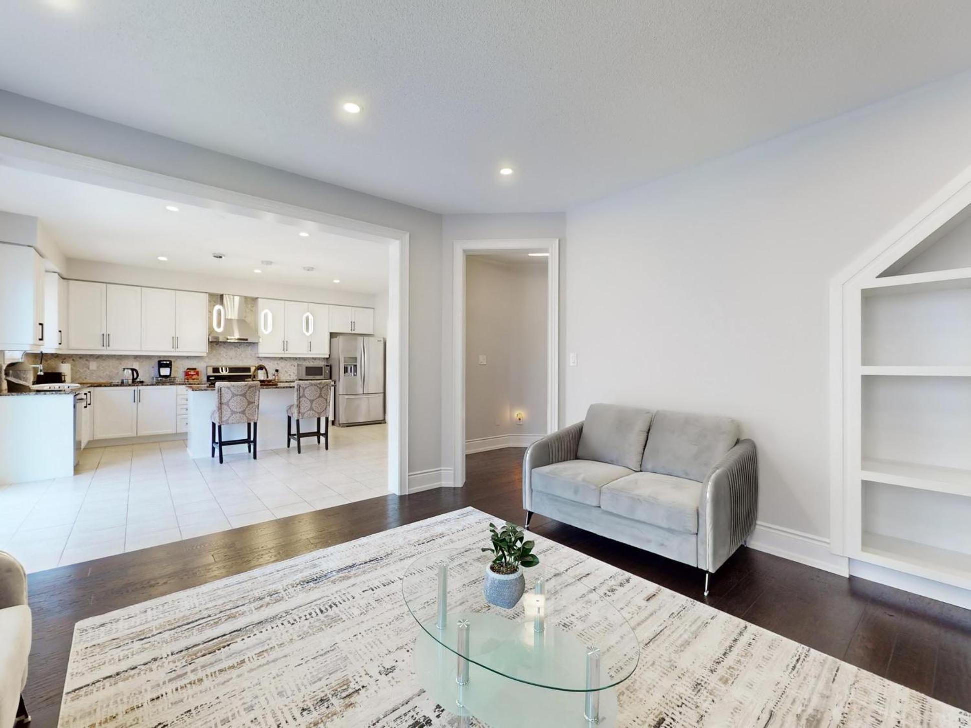 Custom & Luxurious Residence