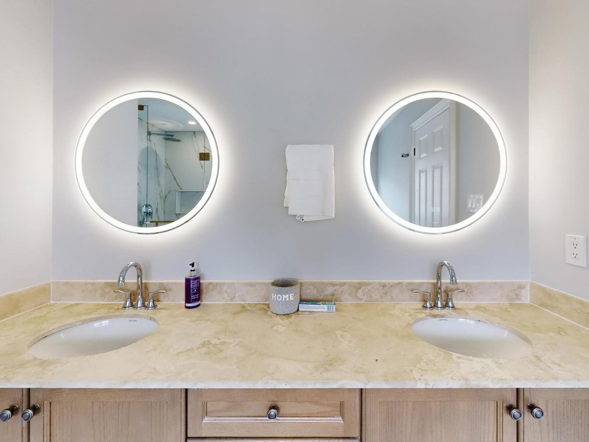 Custom & Luxurious Residence