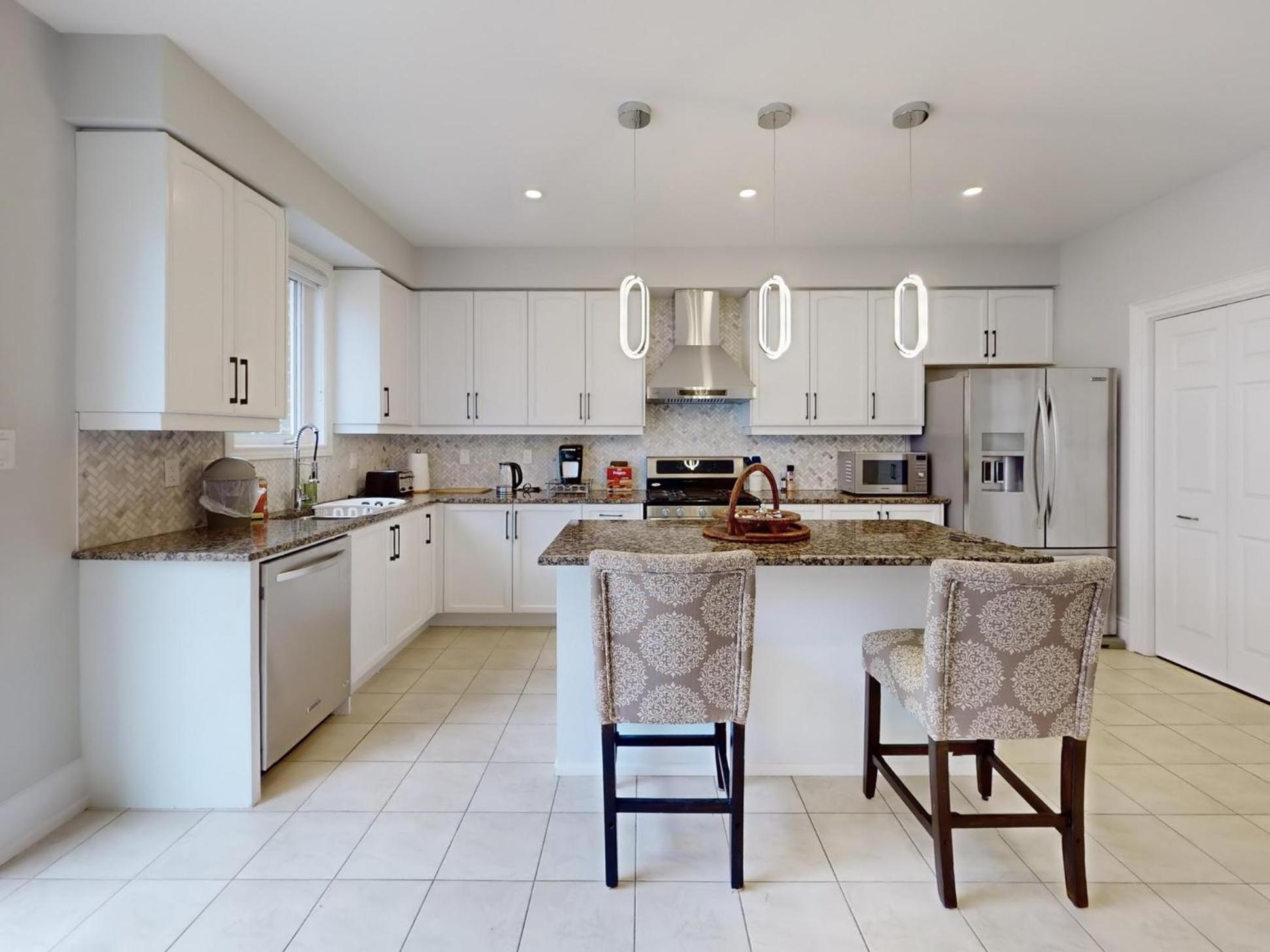 Custom & Luxurious Residence