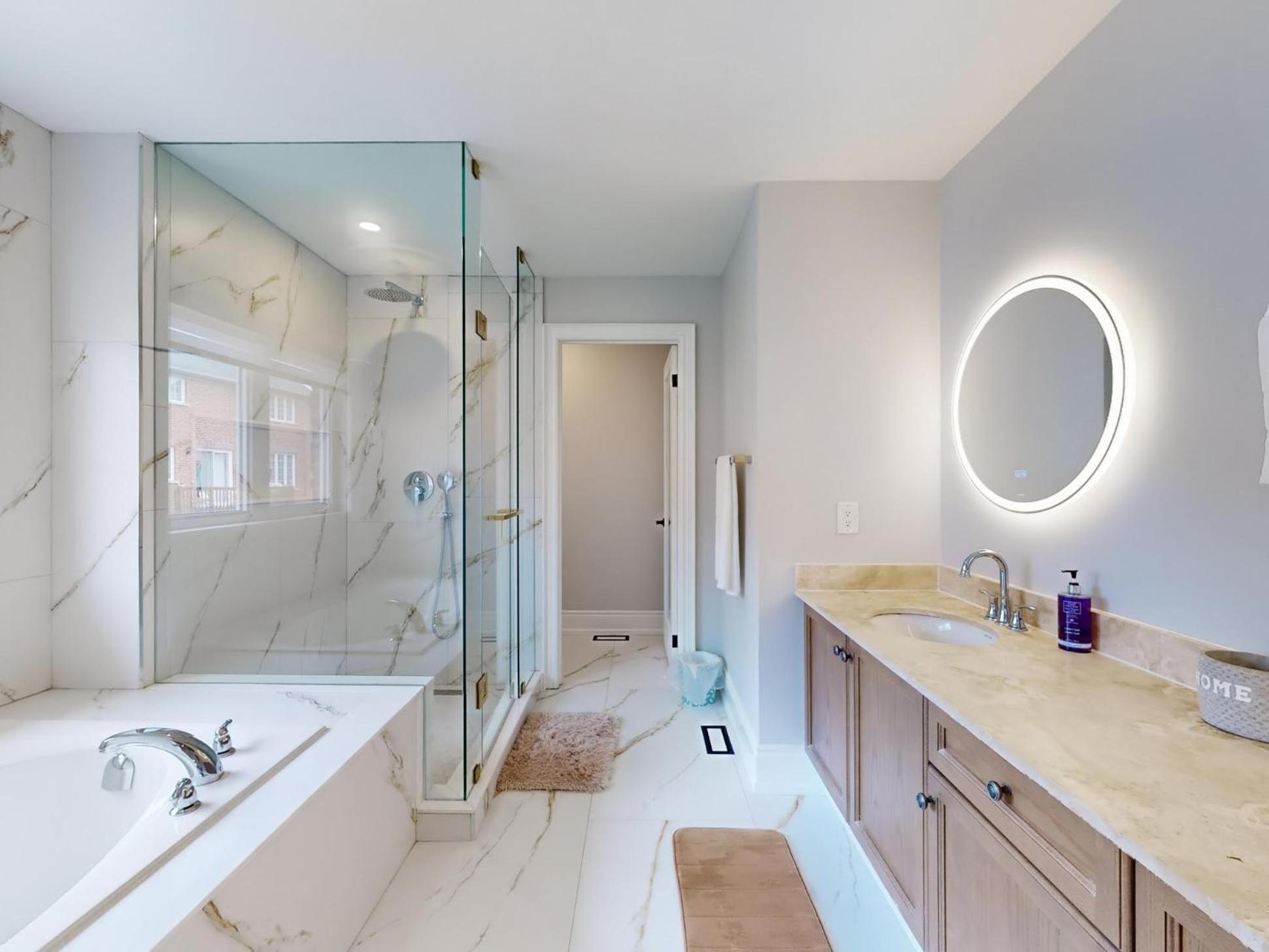 Custom & Luxurious Residence