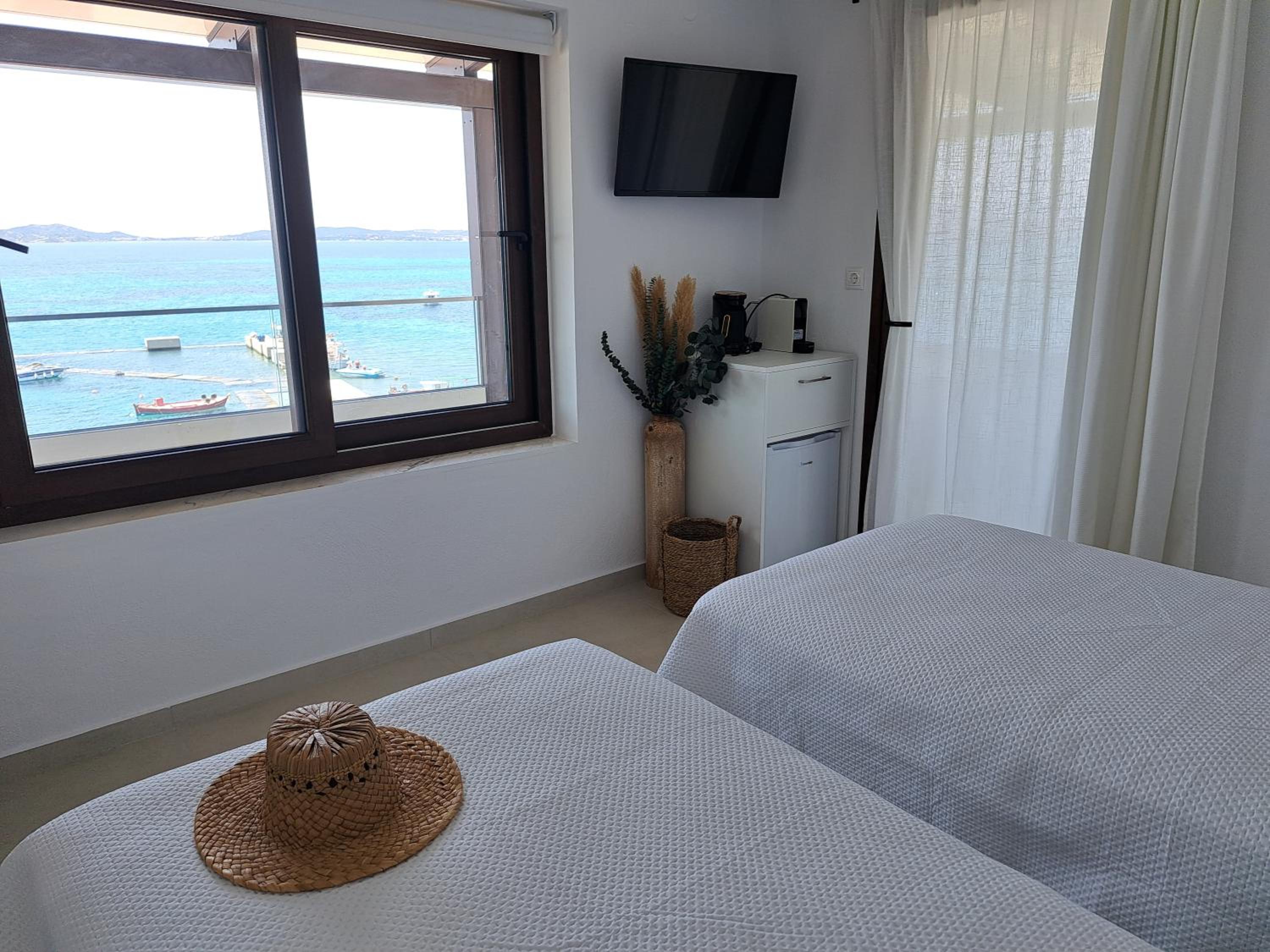 Pension Antonakis - Deluxe Roof Top Double Rooms - Ouranoupolis Greece view 2