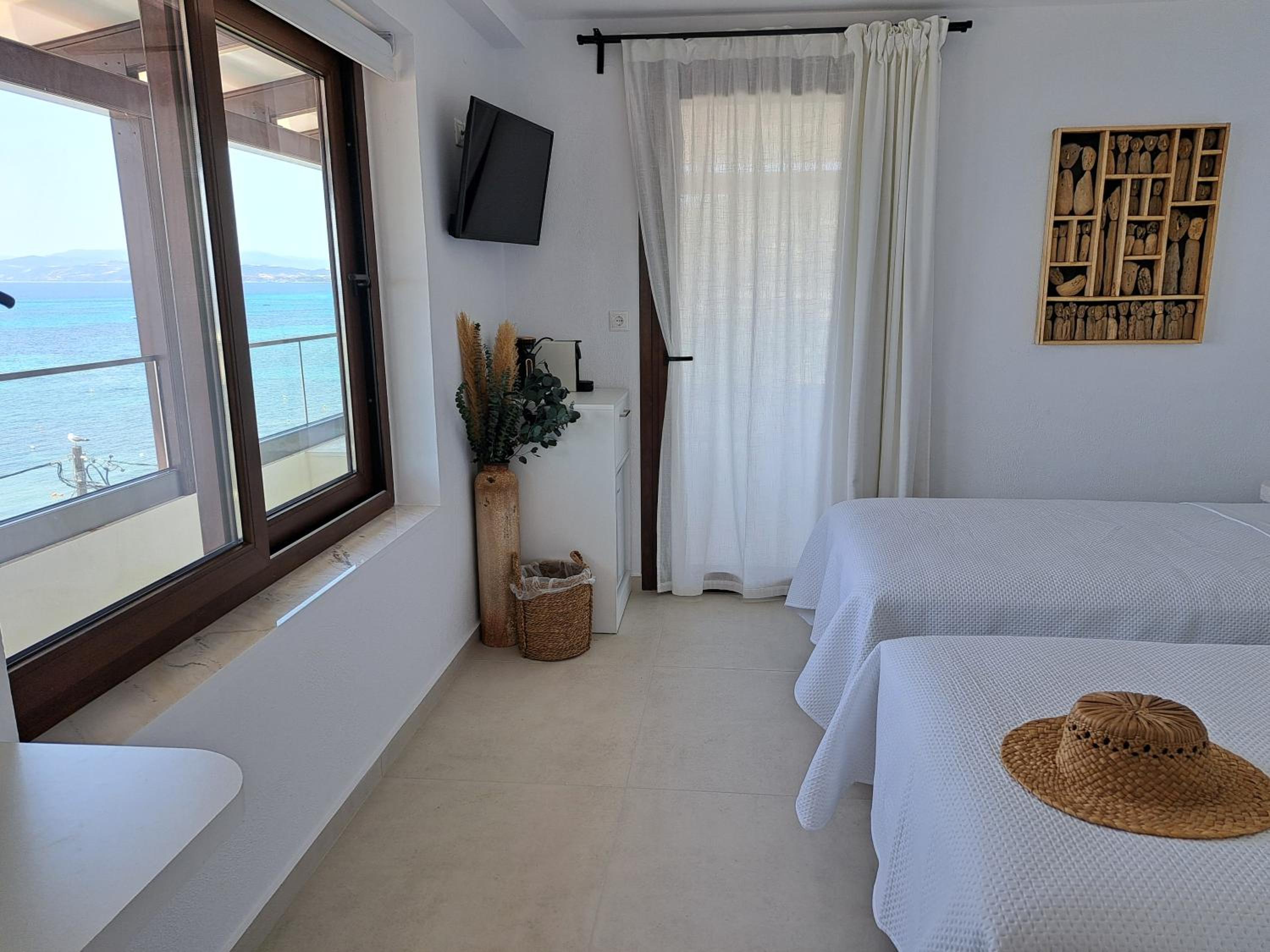 Pension Antonakis - Deluxe Roof Top Double Rooms - Ouranoupolis Greece view 3