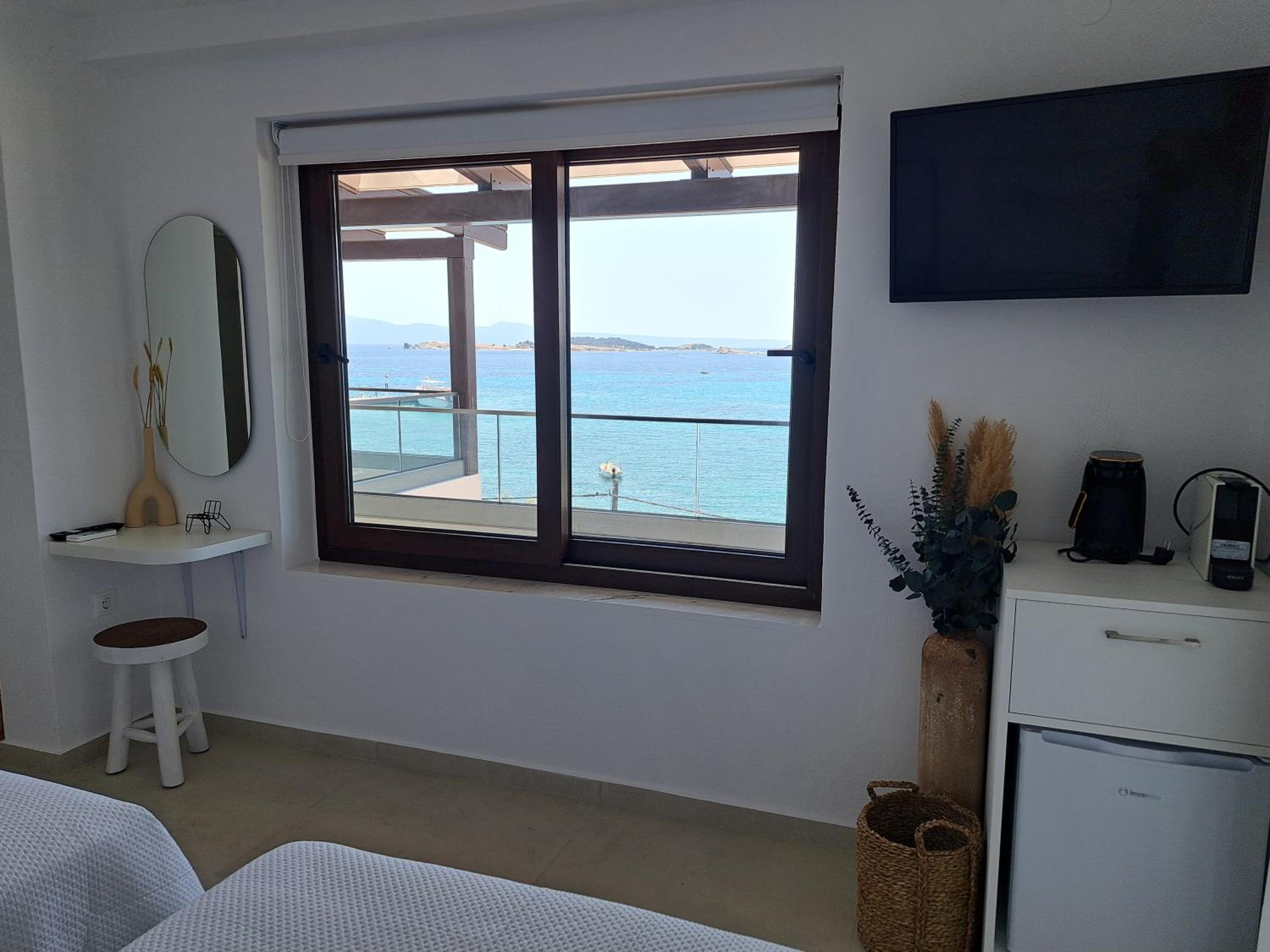 Pension Antonakis - Deluxe Roof Top Double Rooms - Ouranoupolis Greece view 4