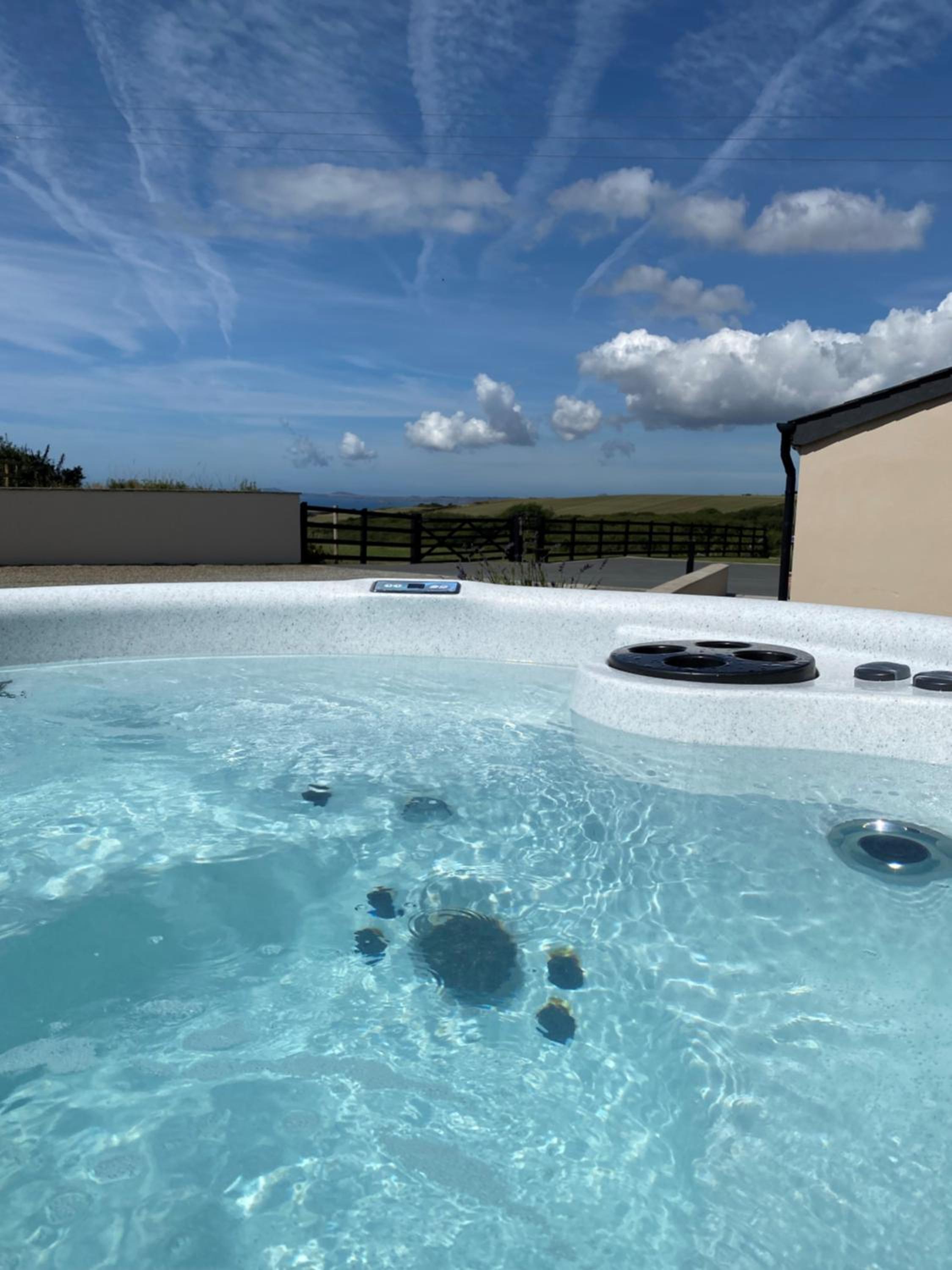 Hotel Grassholm Cottage with Hot Tub - Dog Friendly - Image 1