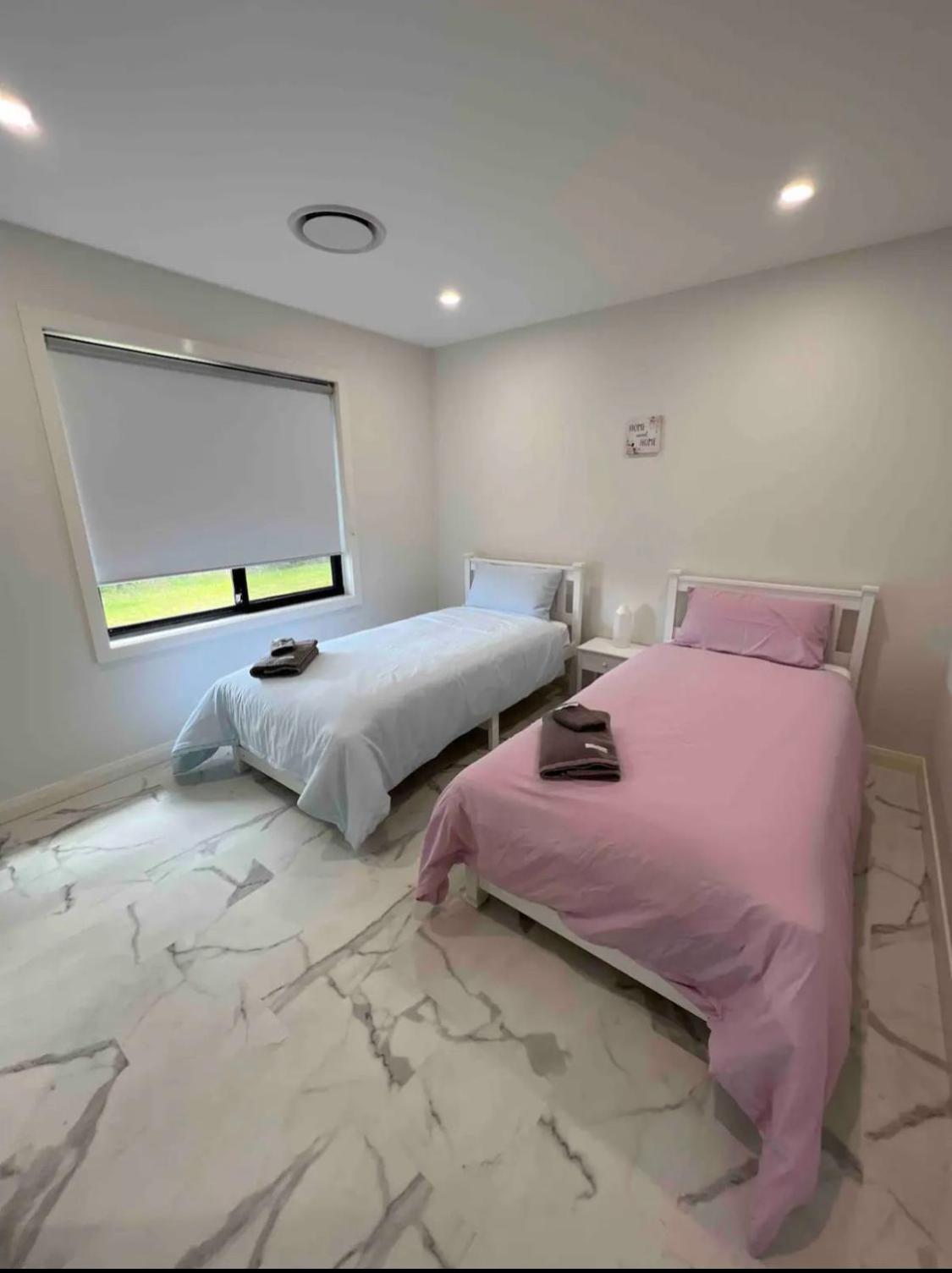 ABSOLUTE BEACHFRONT Port Stephens - Pindimar Beach House
