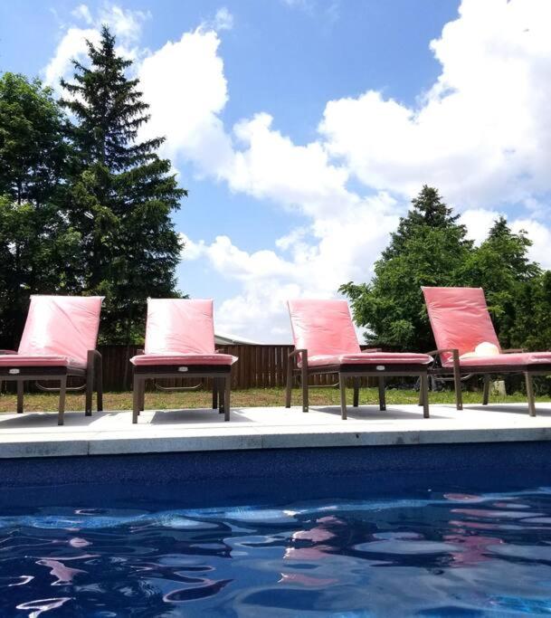 Alba Cottage with Brand New Pool