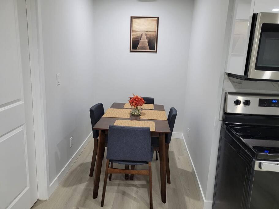 Beautiful Comfy Guest Suite in West EDM