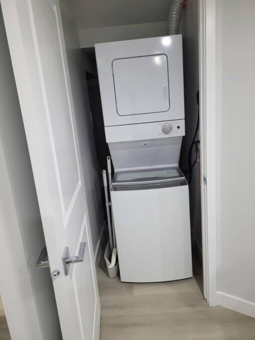 Beautiful Comfy Guest Suite in West EDM