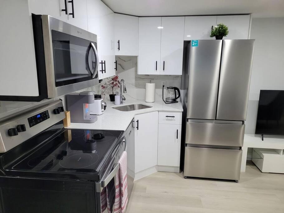 Beautiful Comfy Guest Suite in West EDM