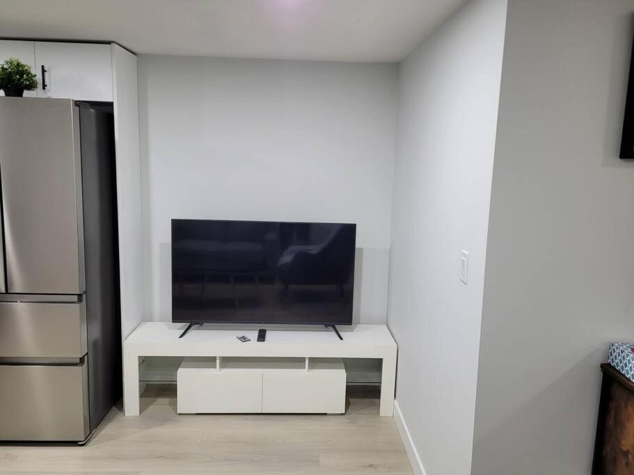 Beautiful Comfy Guest Suite in West EDM