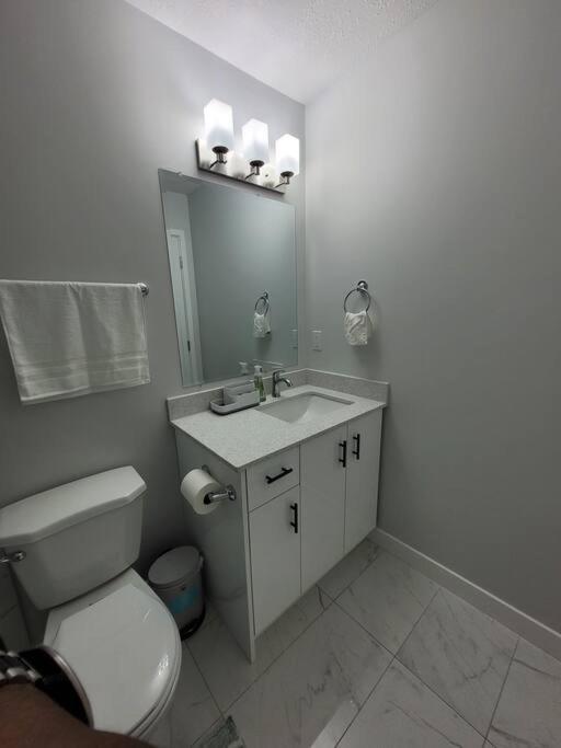 Beautiful Comfy Guest Suite in West EDM