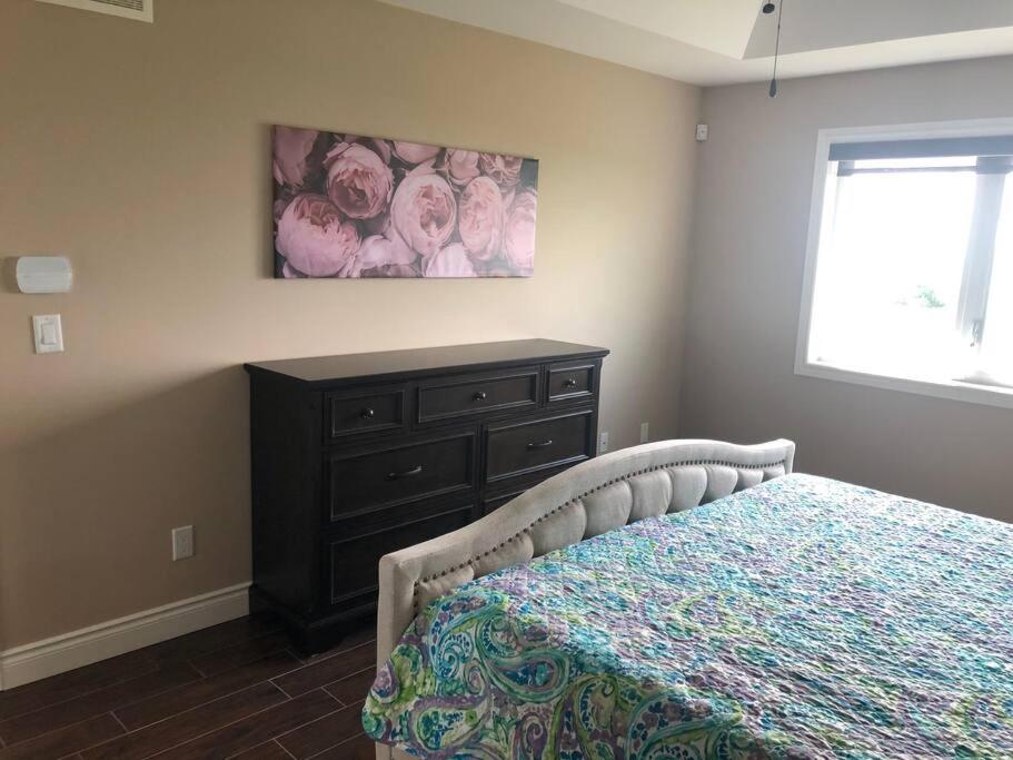 Merlin Home With Amazing Lake Erie Views
