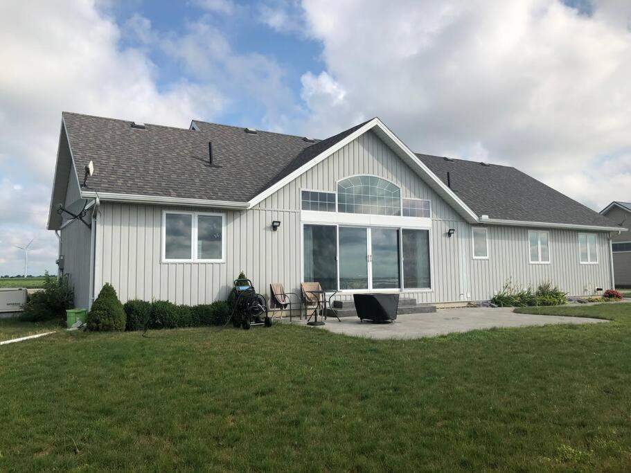 Merlin Home With Amazing Lake Erie Views