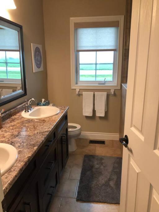Merlin Home With Amazing Lake Erie Views