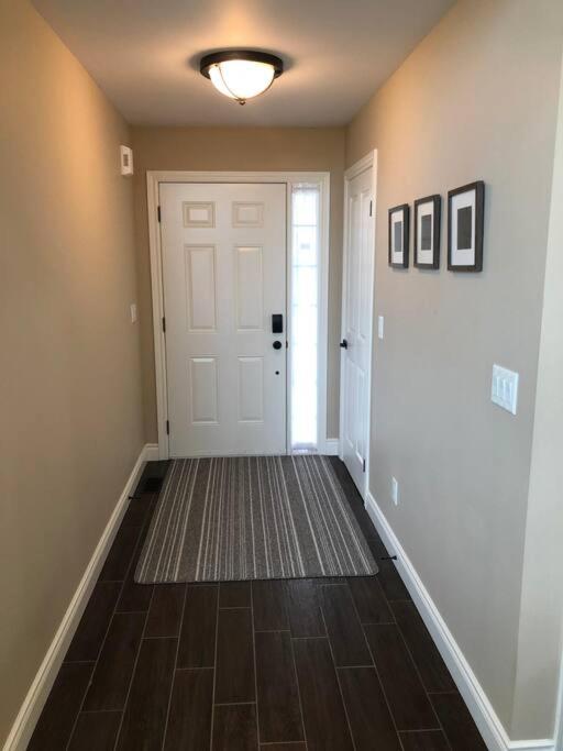 Merlin Home With Amazing Lake Erie Views