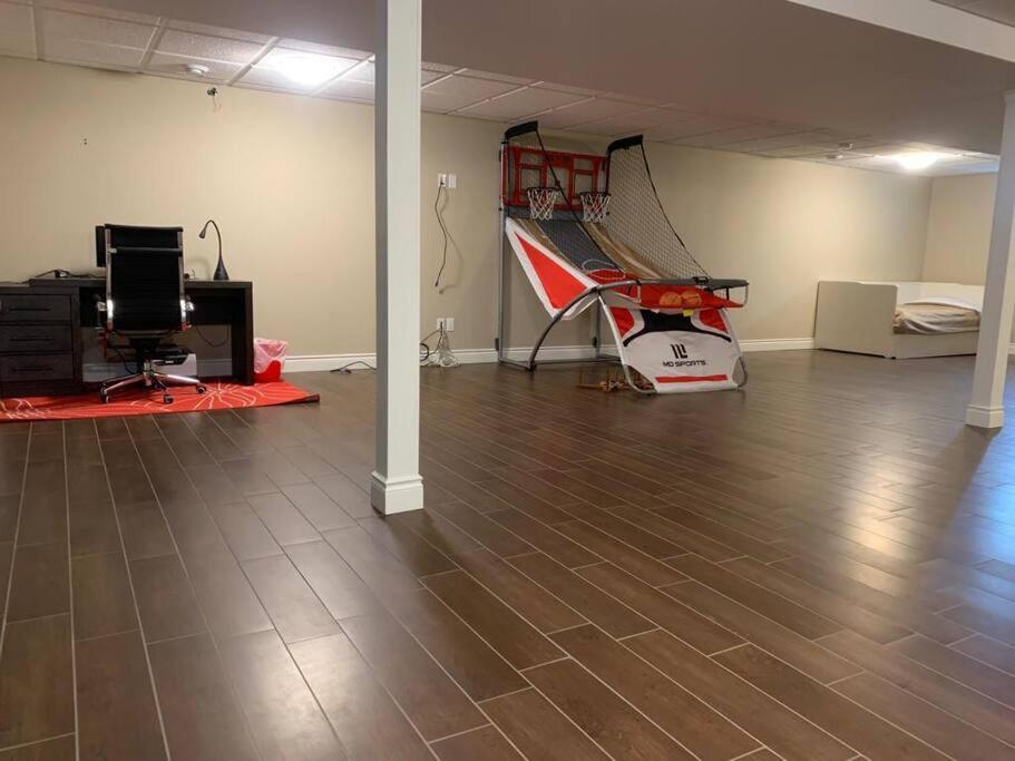 Merlin Home With Amazing Lake Erie Views