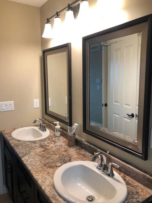 Merlin Home With Amazing Lake Erie Views