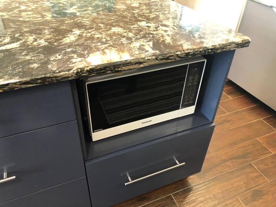 Merlin Home With Amazing Lake Erie Views